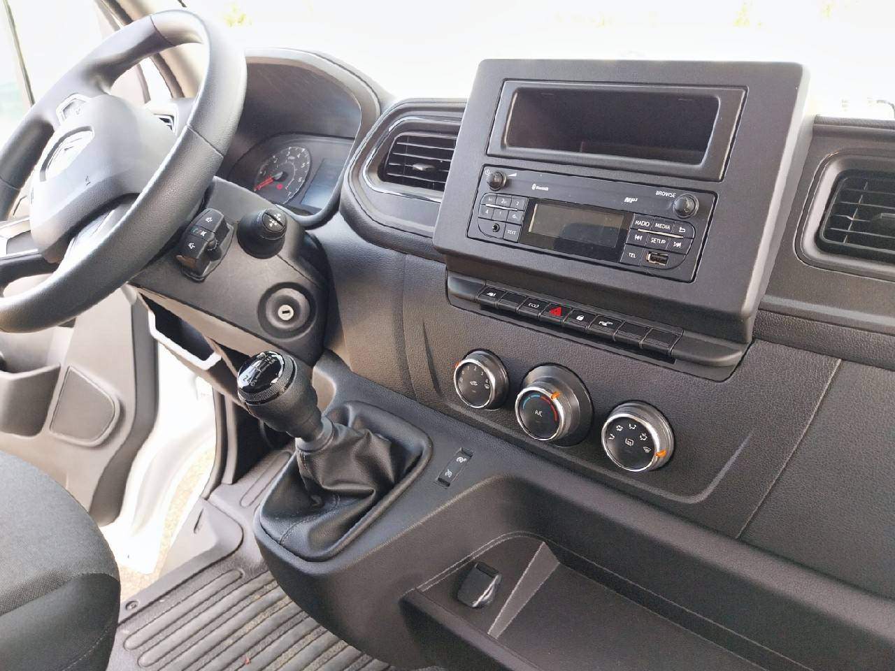 Vente en ligne Renault Master Fourgon MASTER FGN TRAC F3500 L2H2 BLUE DCI 135 au prix de 23 990 €