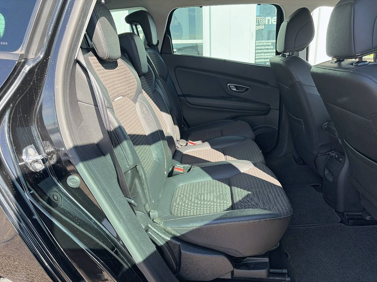 Vente en ligne Renault Grand Scenic 4 Grand Scenic Blue dCi 120 EDC au prix de 15 990 €