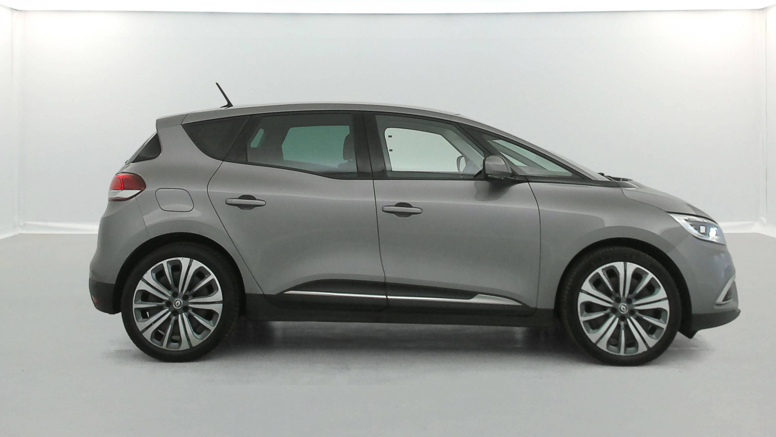 Vente en ligne Renault Scenic 4 Scenic TCe 115 FAP - 21 au prix de 14 790 €