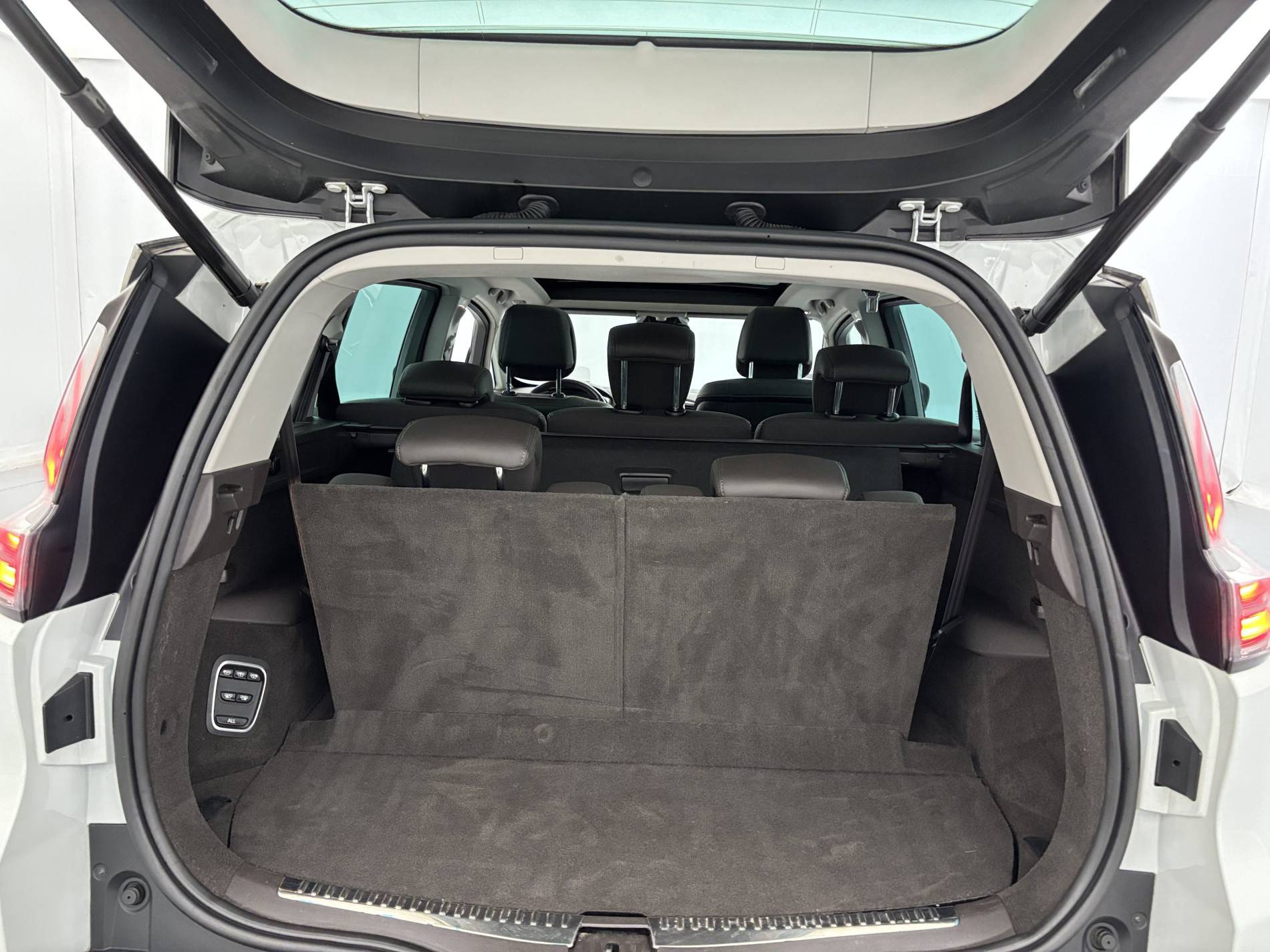 Vente en ligne Renault Espace 5 Espace dCi 160 Energy Twin Turbo au prix de 16 990 €