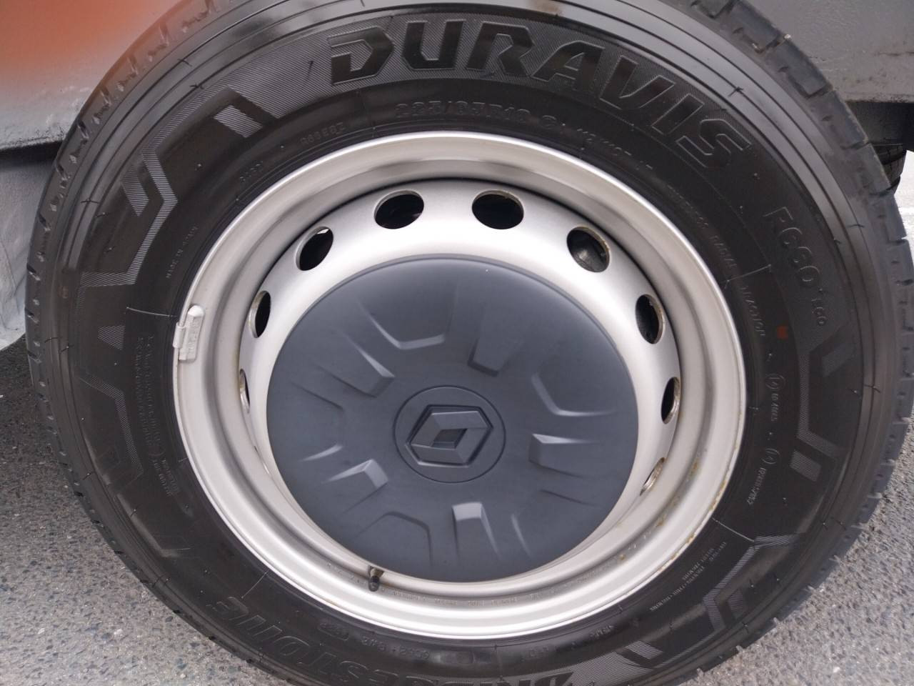 Vente en ligne Renault Master Fourgon MASTER FGN TRAC F3300 L2H2 BLUE DCI 135 au prix de 24 490 €