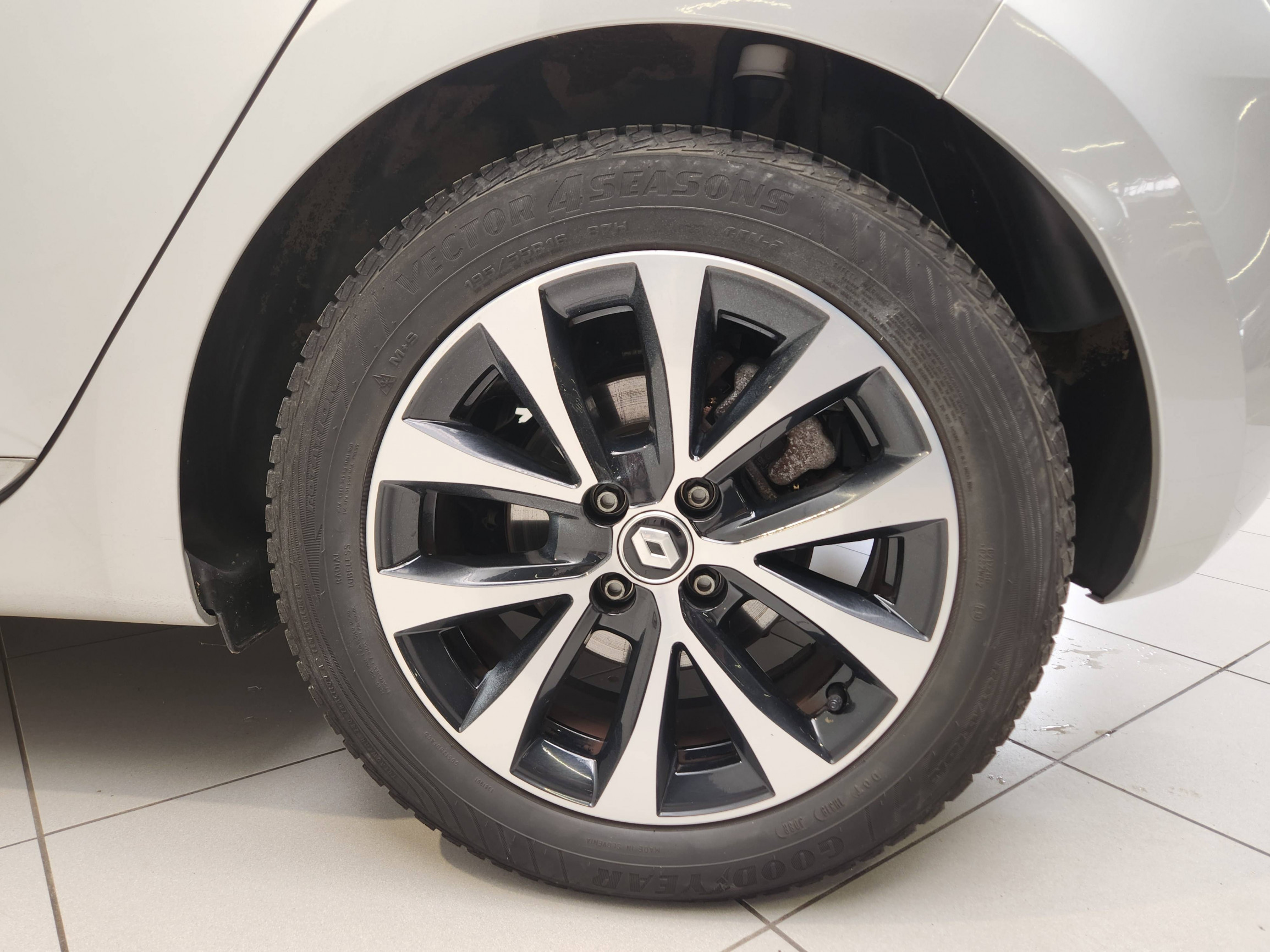 Vente en ligne Renault Clio 5 Clio E-Tech 140 - 21N au prix de 16 390 €