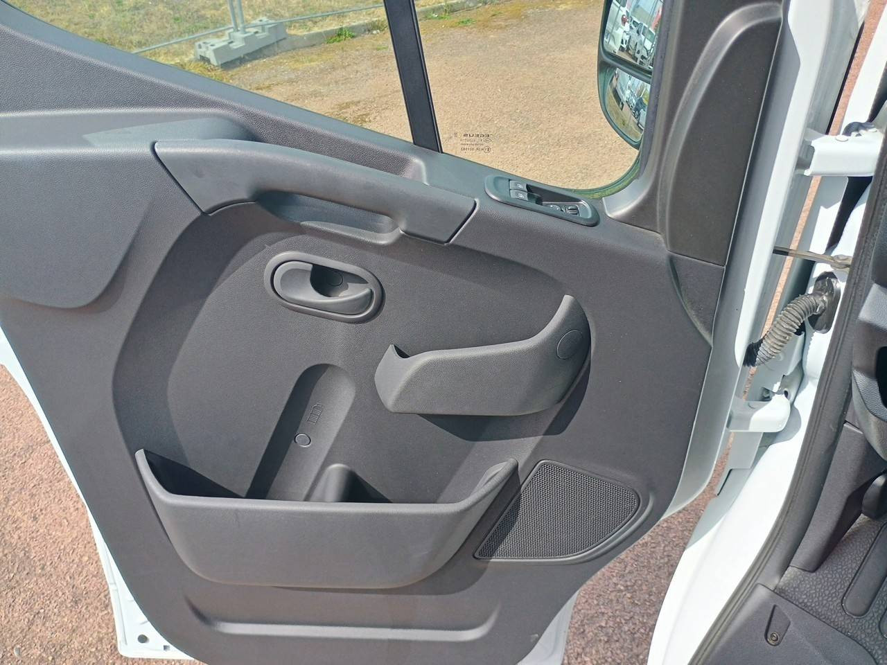 Vente en ligne Renault Master Fourgon MASTER FGN TRAC F3500 L2H2 BLUE DCI 135 au prix de 23 990 €