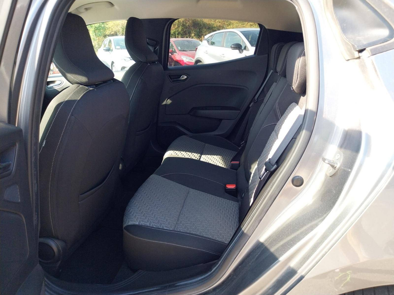 Vente en ligne Renault Clio 5 Clio E-Tech full hybrid 145 au prix de 17 490 €
