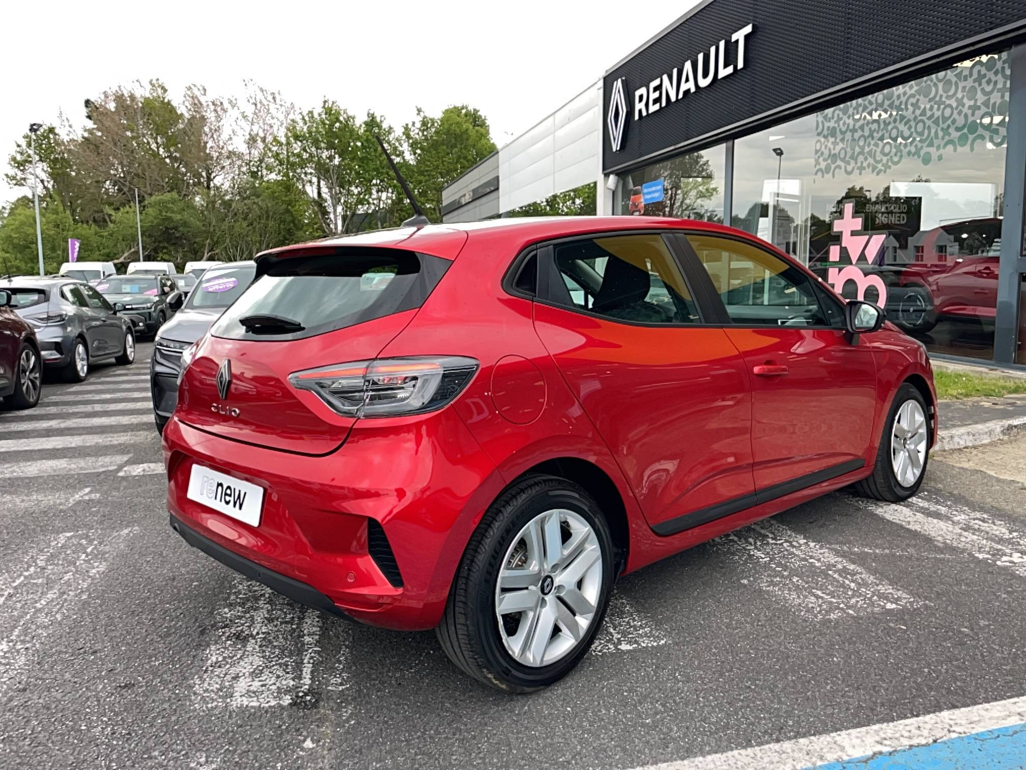 Vente en ligne Renault Clio 5 Clio TCe 90 au prix de 15 990 €