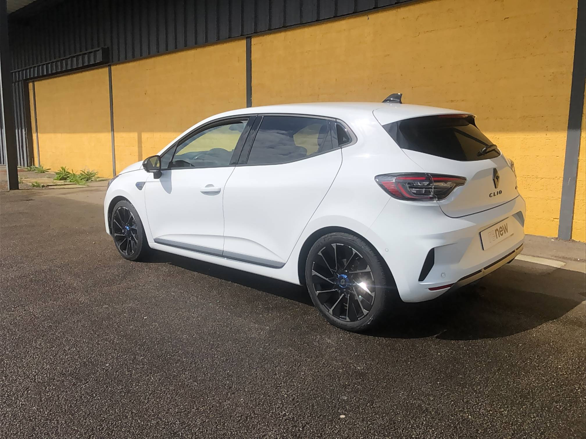Vente en ligne Renault Clio 5 Clio E-Tech full hybrid 145 au prix de 20 890 €