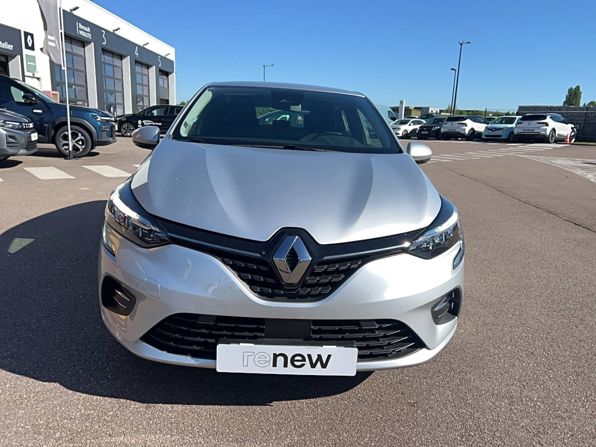 Vente en ligne Renault Clio 5 Clio E-Tech 140 - 21N au prix de 17 491 €