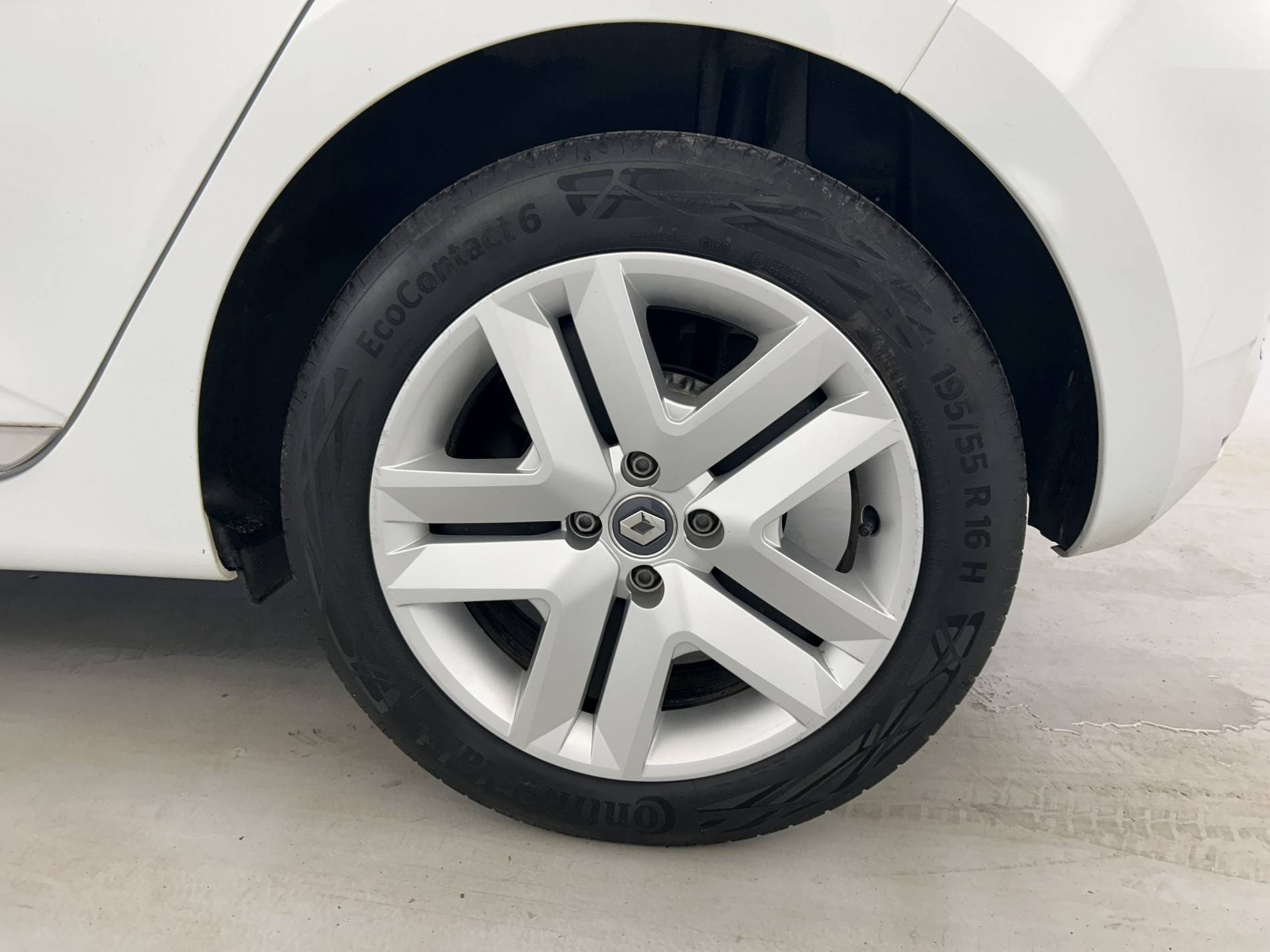 Vente en ligne Renault Clio 5 Clio TCe 90 - 21N au prix de 13 690 €