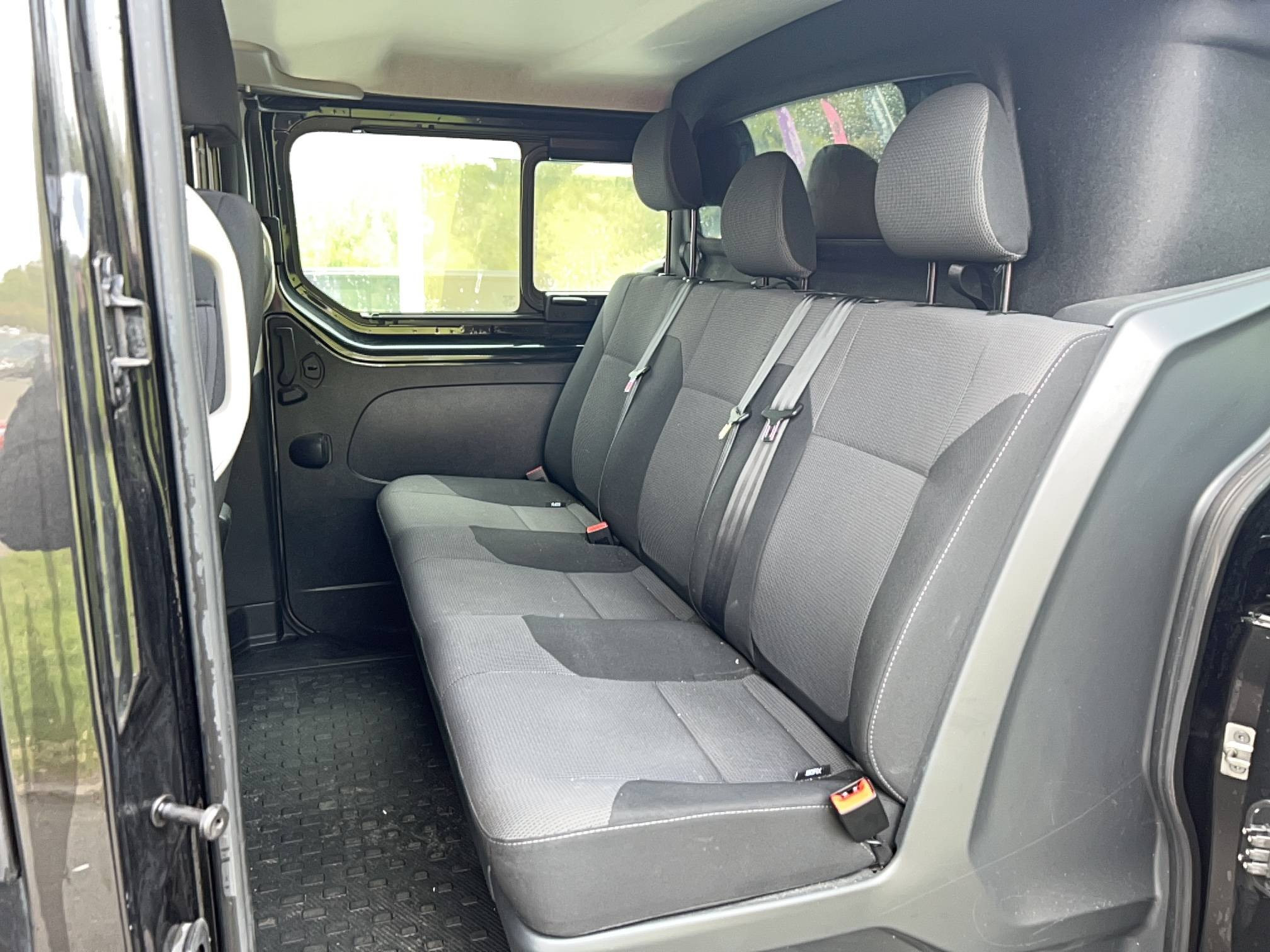 Vente en ligne Renault Trafic Cabine Approfondie TRAFIC CA L1H1 3000 KG BLUE DCI 150 EDC au prix de 23 990 €