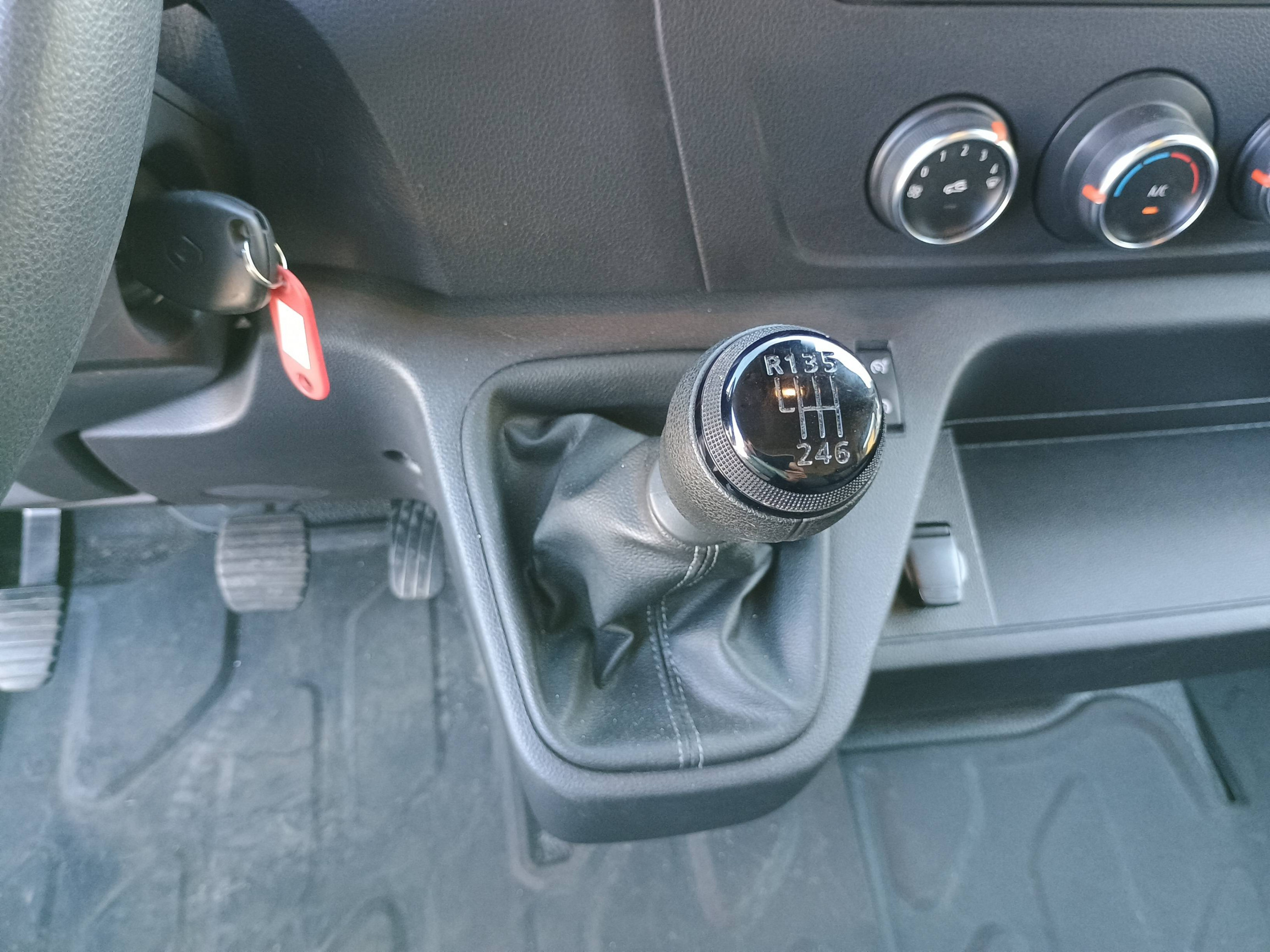 Vente en ligne Renault Master Fourgon MASTER FGN TRAC F3500 L2H2 BLUE DCI 180 au prix de 27 991 €