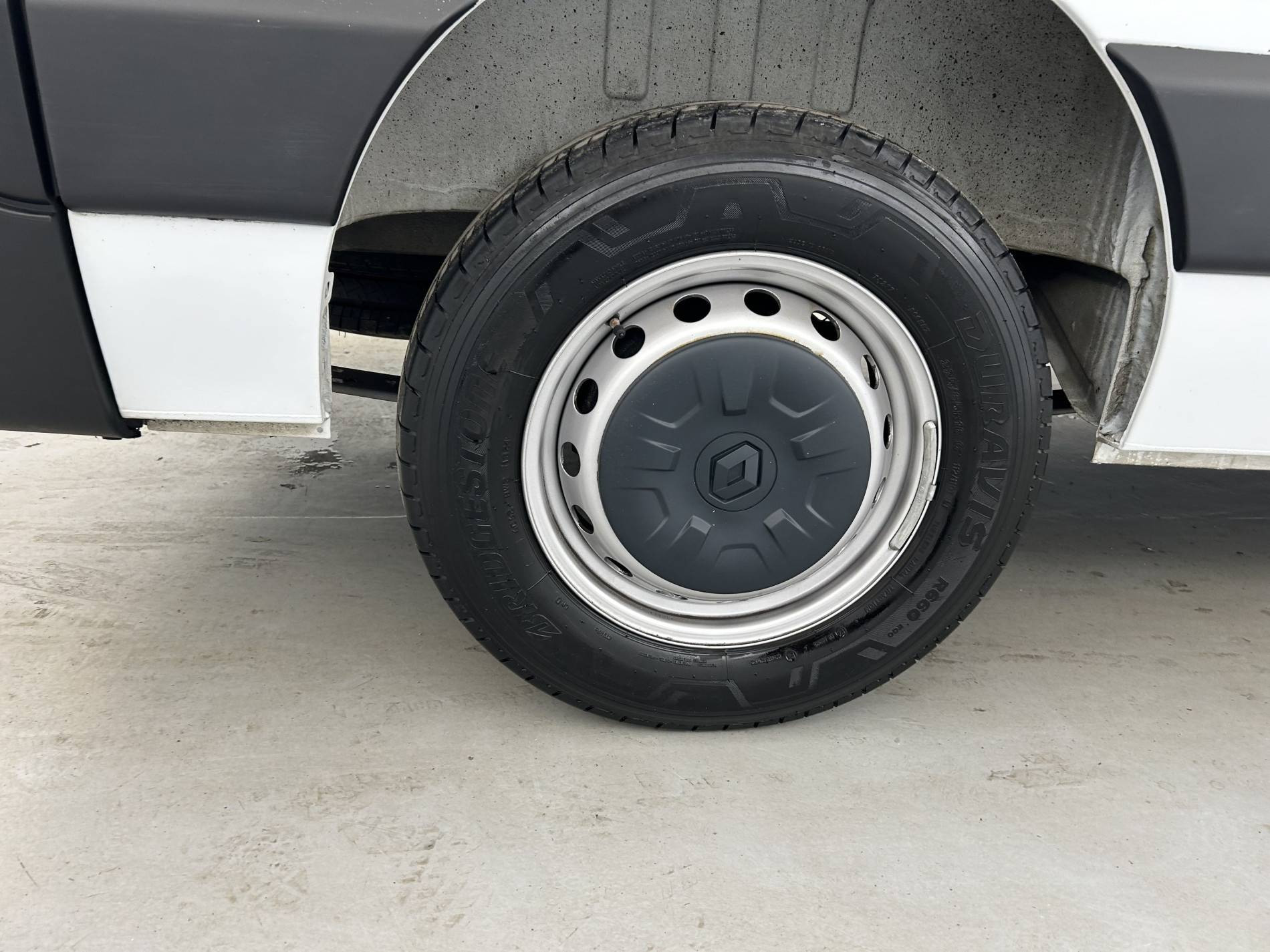 Vente en ligne Renault Master Fourgon MASTER FGN TRAC F3500 L2H2 BLUE DCI 135 au prix de 27 990 €