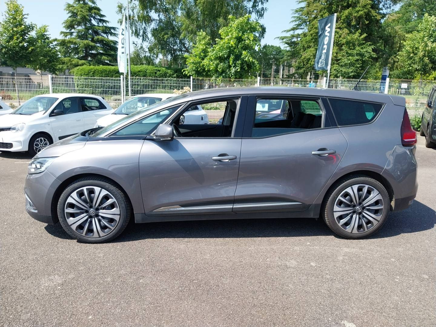 Vente en ligne Renault Grand Scenic 4 Grand Scenic TCe 140 au prix de 19 590 €