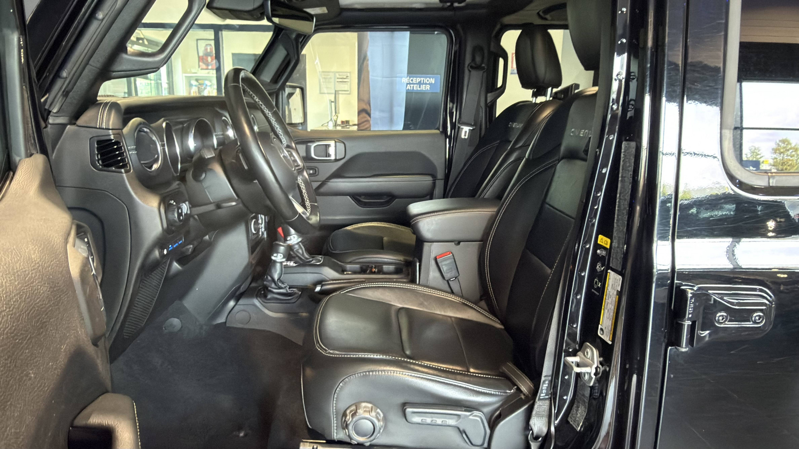 Vente en ligne Jeep Wrangler  Unlimited 4xe 2.0 l T 380 ch PHEV 4x4 BVA8 au prix de 52 990 €