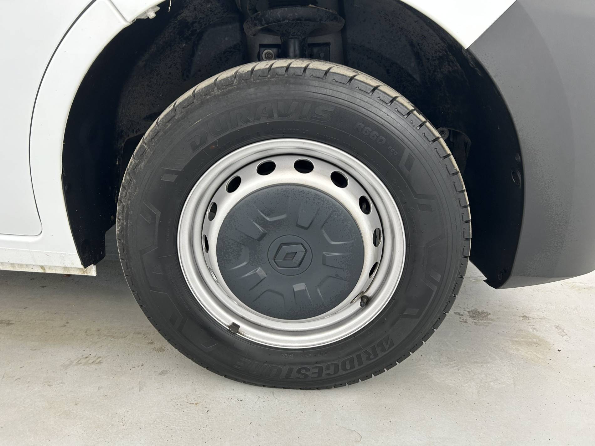 Vente en ligne Renault Master Fourgon MASTER FGN TRAC F3500 L2H2 BLUE DCI 135 au prix de 27 990 €