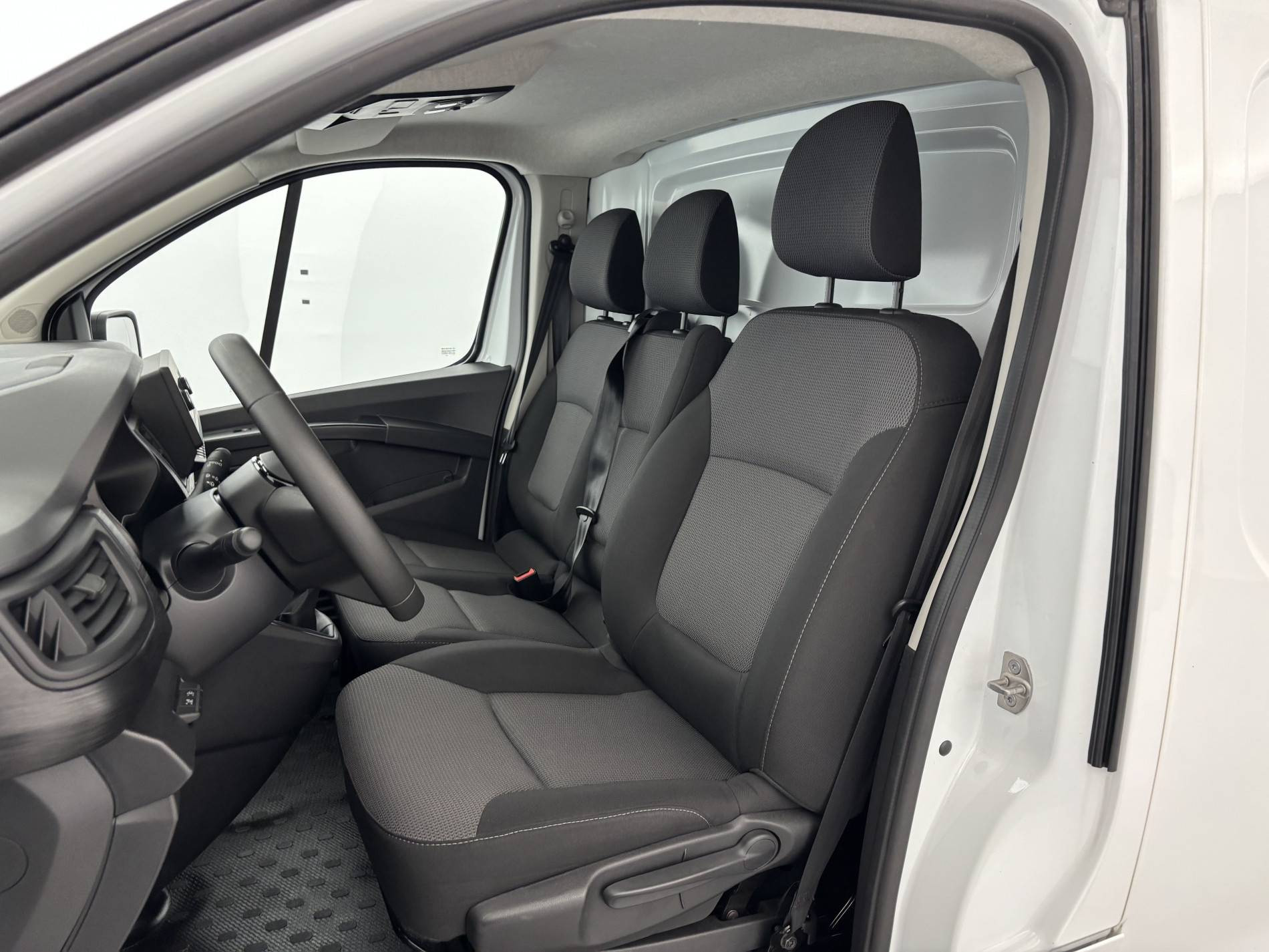 Vente en ligne Renault Trafic 3 Fourgon TRAFIC FGN L1H1 3000 KG BLUE DCI 130 au prix de 21 490 €