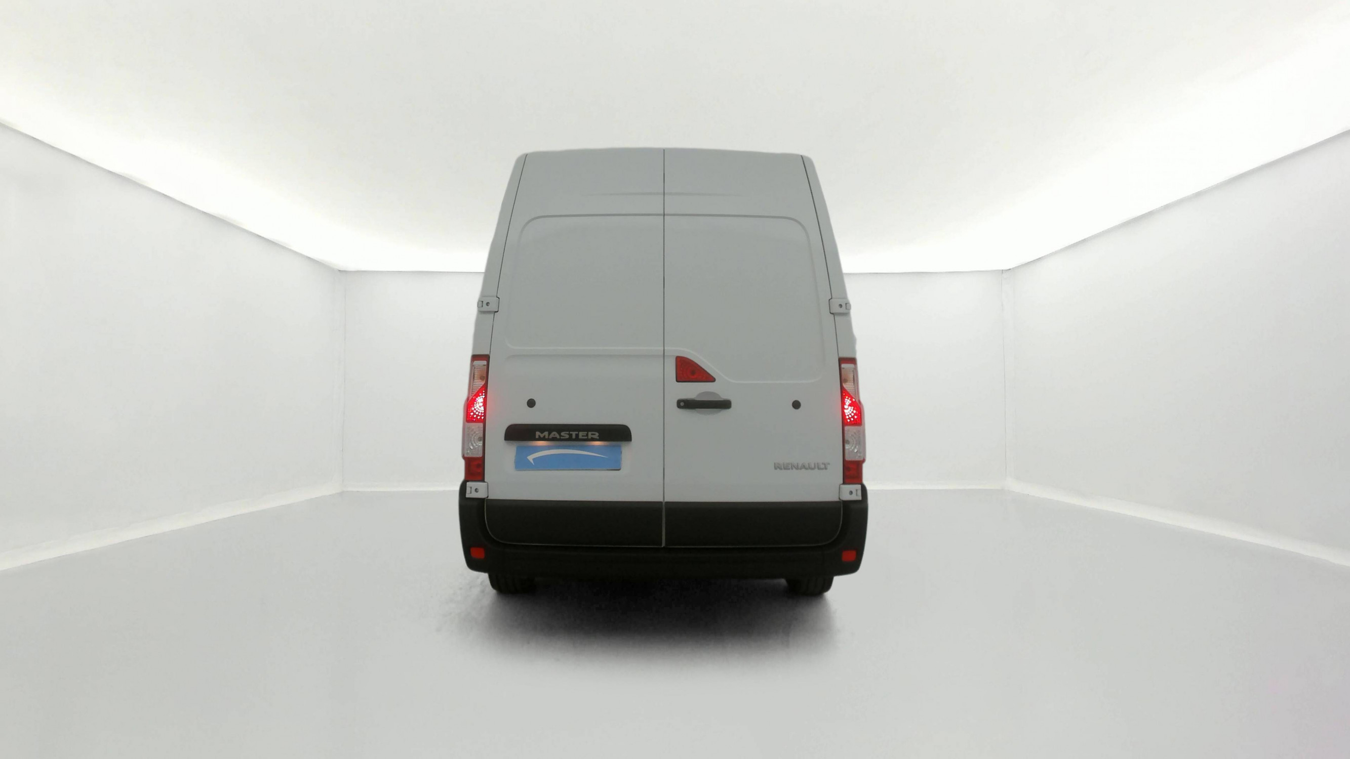Vente en ligne Renault Master Fourgon MASTER FGN TRAC F3300 L2H2 BLUE DCI 135 au prix de 23 990 €