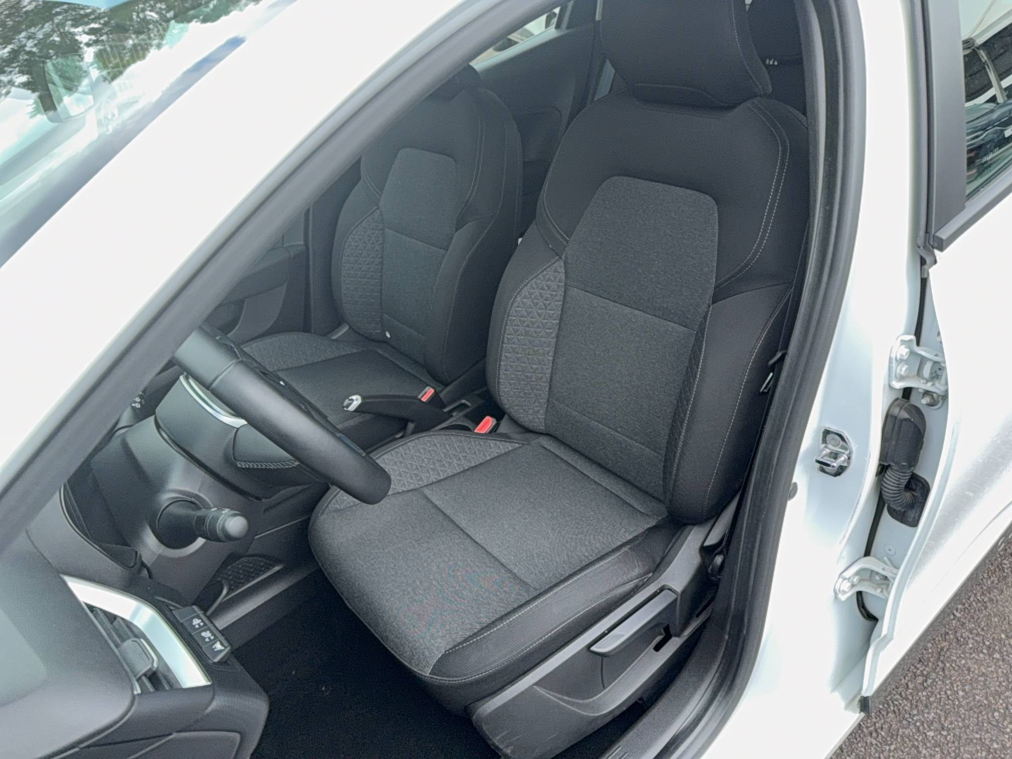 Vente en ligne Renault Clio 5 Clio E-Tech 140 - 21N au prix de 13 290 €