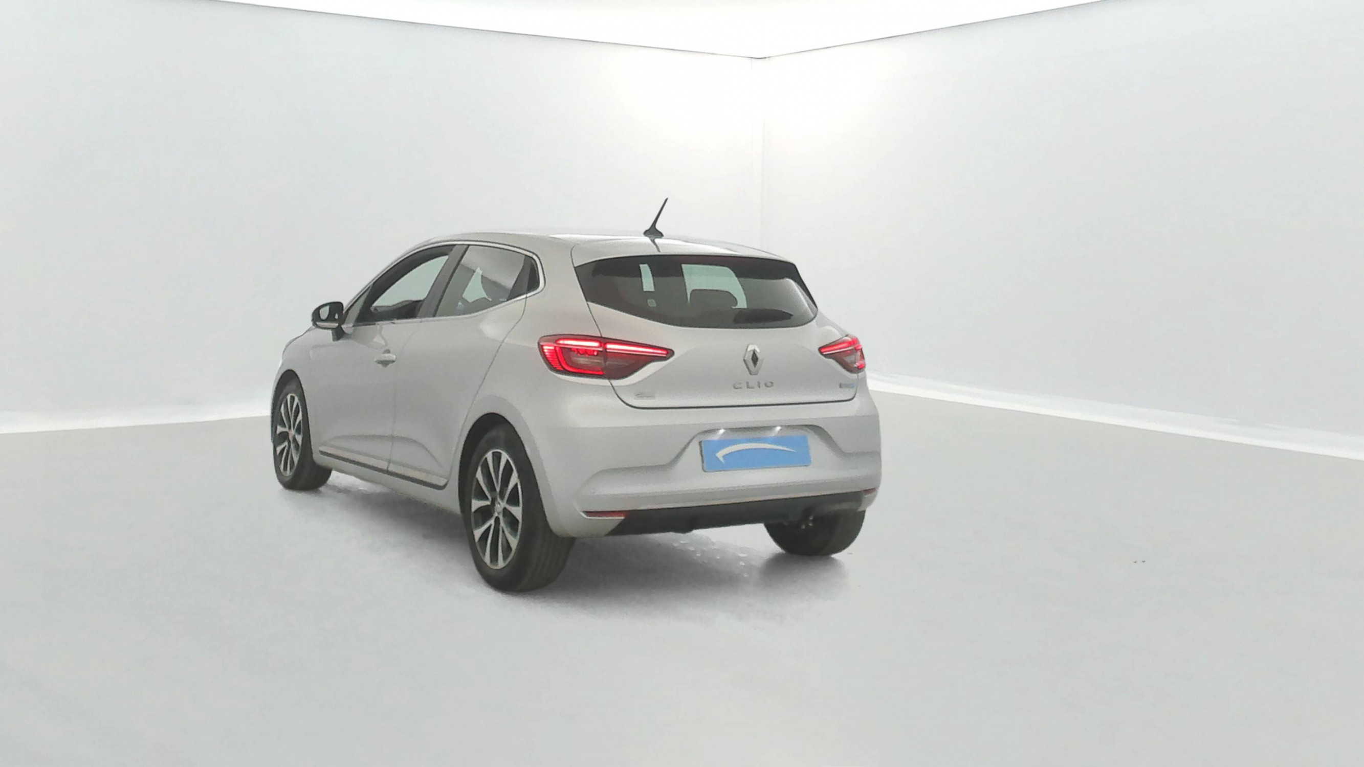Vente en ligne Renault Clio 5 Clio E-Tech 140 - 21N au prix de 16 890 €