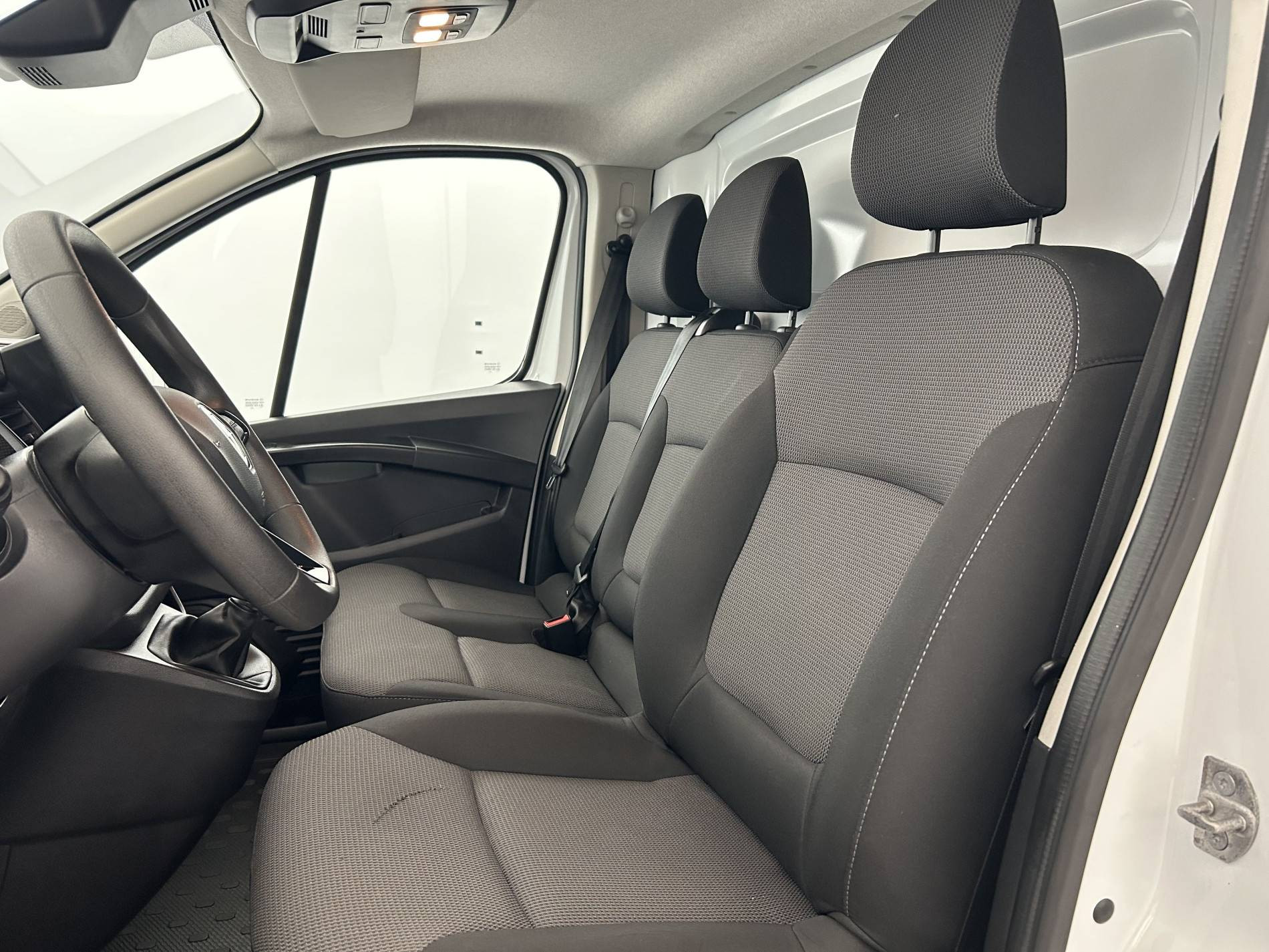 Vente en ligne Renault Trafic 3 Fourgon TRAFIC FGN L2H1 3000 KG BLUE DCI 130 au prix de 23 500 €