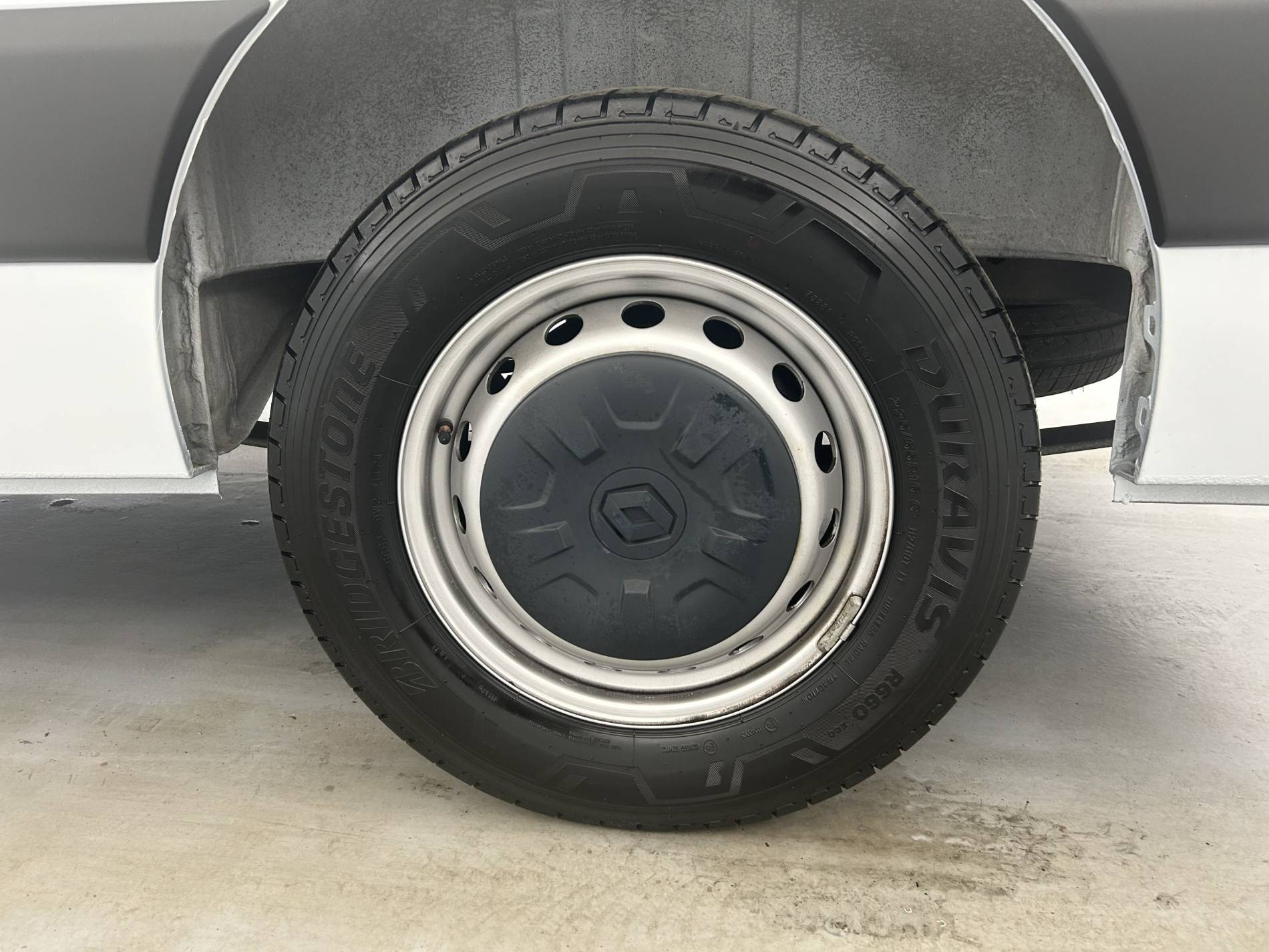 Vente en ligne Renault Master Fourgon MASTER FGN TRAC F3500 L2H2 BLUE DCI 135 au prix de 23 990 €