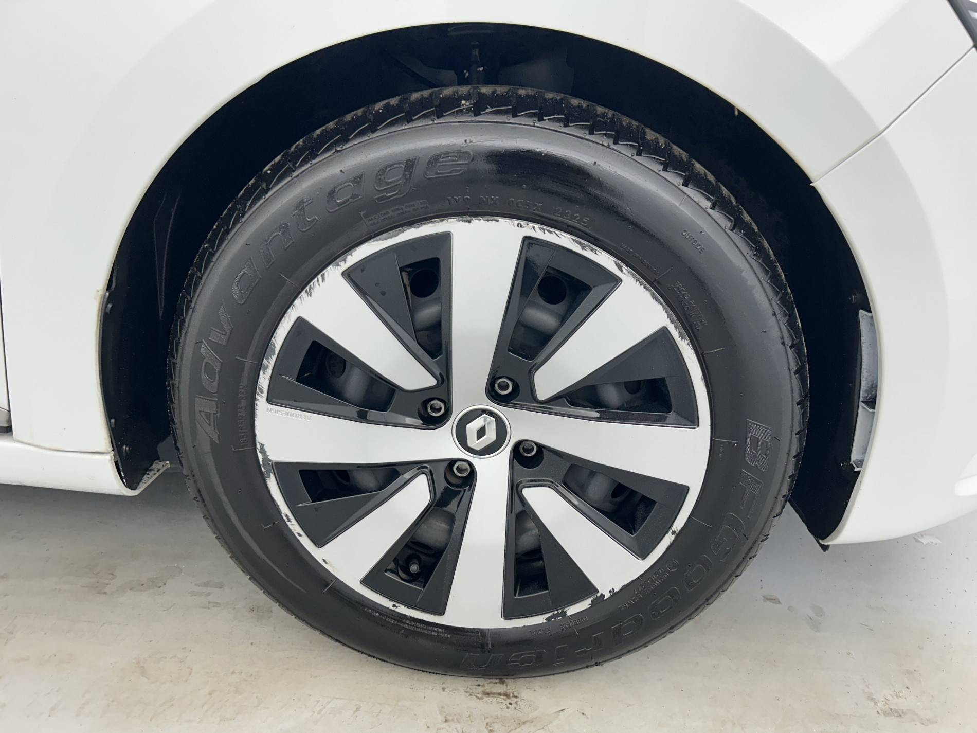 Vente en ligne Renault Clio 5 CLIO SOCIETE BLUE DCI 100 au prix de 14 990 €