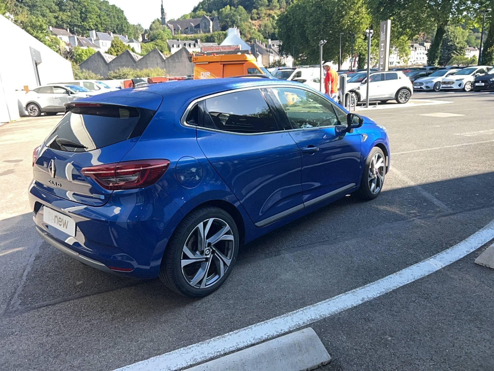 Vente en ligne Renault Clio 5 Clio E-Tech 140 - 21N au prix de 17 490 €