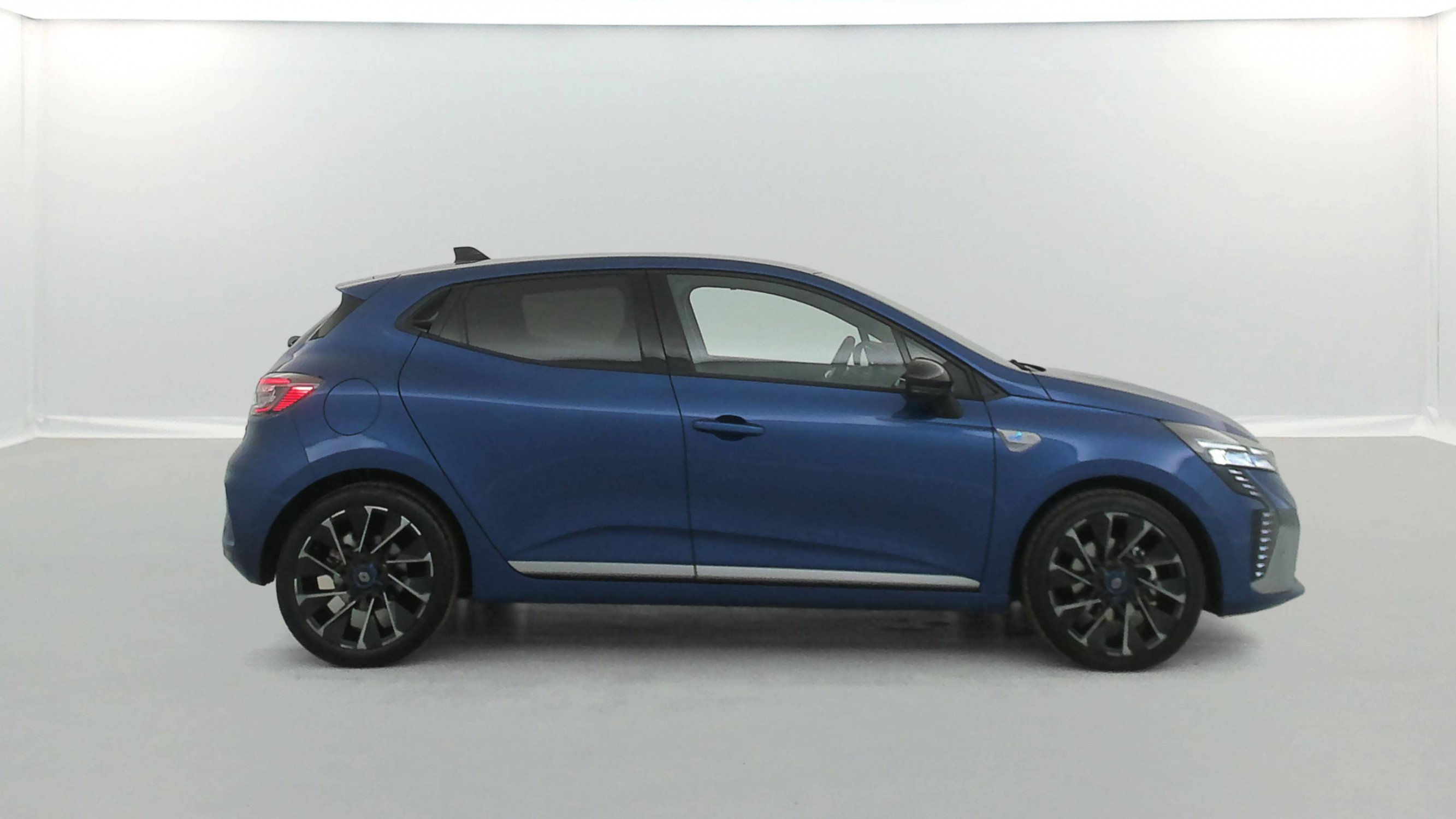Vente en ligne Renault Clio 5 Clio E-Tech full hybrid 145 au prix de 22 490 €
