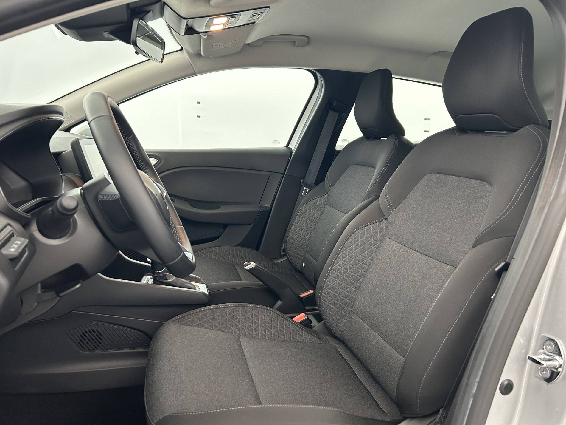 Vente en ligne Renault Clio 5 Clio E-Tech 140 - 21N au prix de 16 890 €