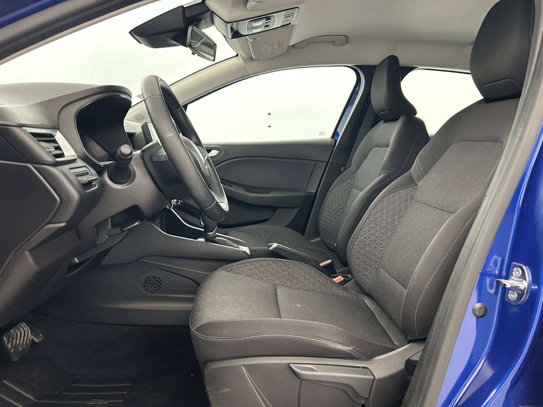 Vente en ligne Renault Clio 5 Clio E-Tech 140 - 21N au prix de 16 350 €