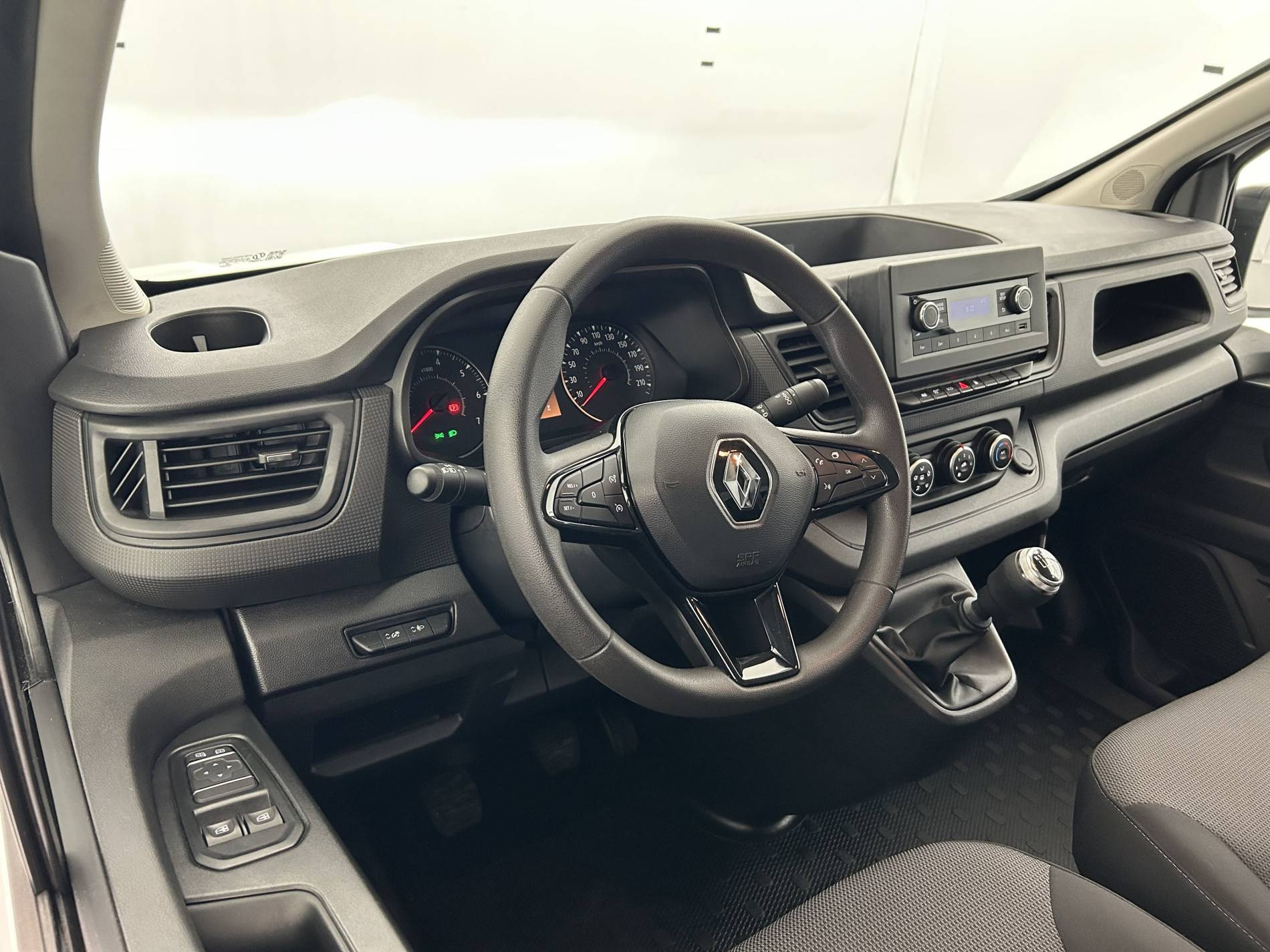 Vente en ligne Renault Trafic 3 Fourgon TRAFIC PC L2H1 3T BLUE DCI 150 au prix de 23 490 €