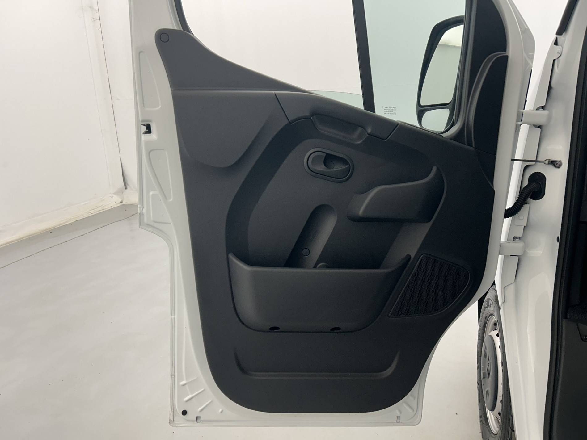 Vente en ligne Renault Master Fourgon MASTER FGN TRAC F3500 L3H3 BLUE DCI 135 au prix de 28 790 €