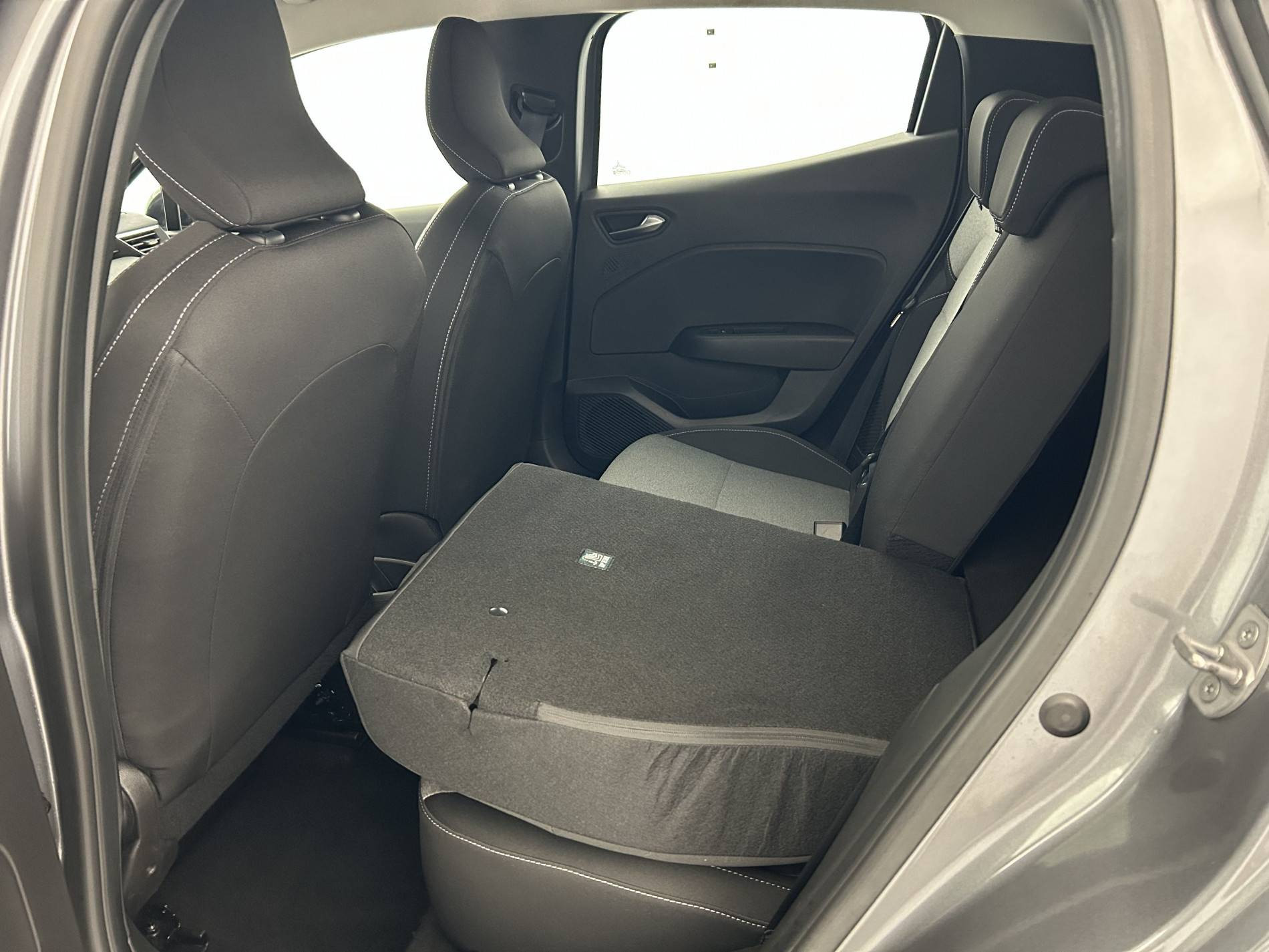 Vente en ligne Renault Clio 5 Clio E-Tech full hybrid 145 ch GSR2 au prix de 19 990 €