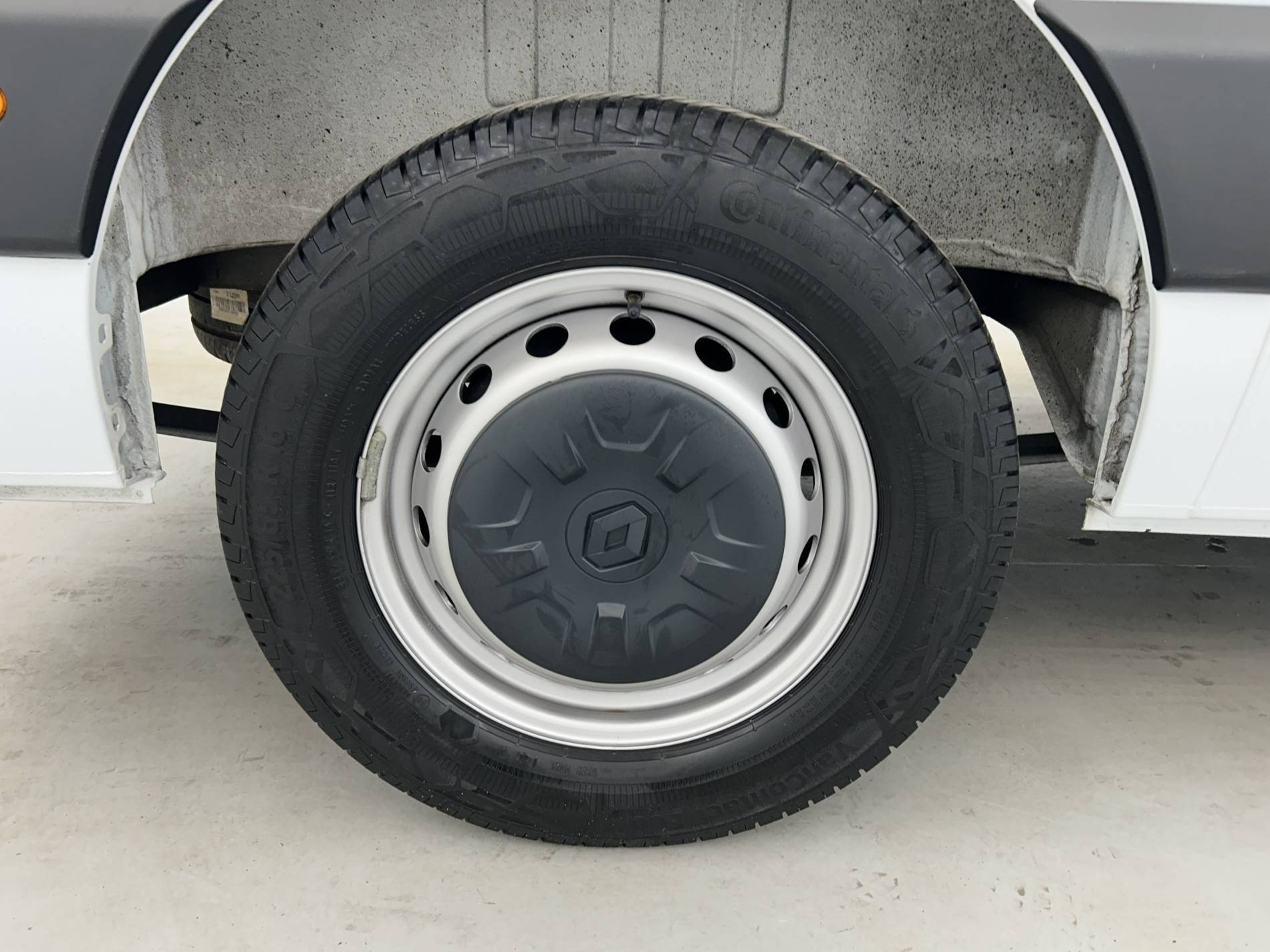 Vente en ligne Renault Master Fourgon MASTER FGN TRAC F3500 L3H3 BLUE DCI 135 au prix de 29 990 €