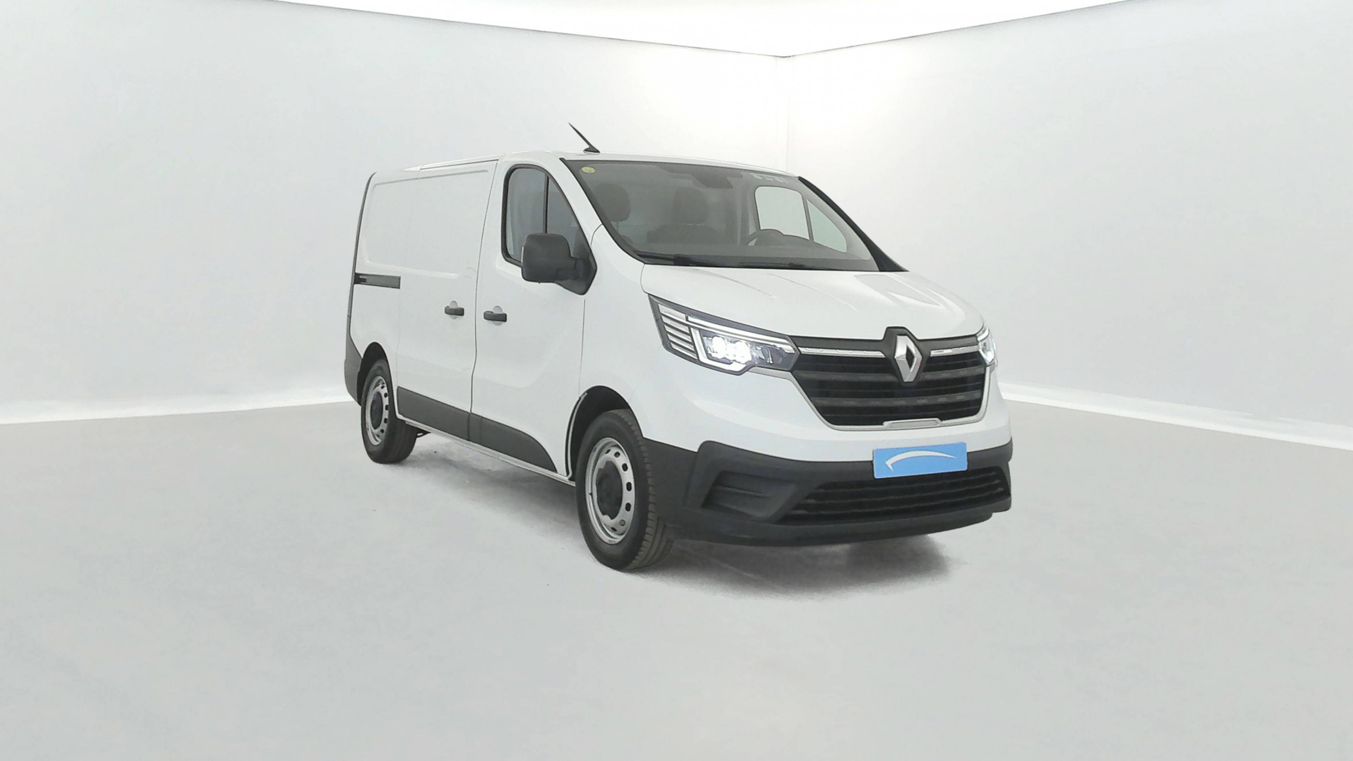 Vente en ligne Renault Trafic 3 Fourgon TRAFIC FGN L1H1 3T BLUE DCI 130 GSR2 au prix de 23 990 €