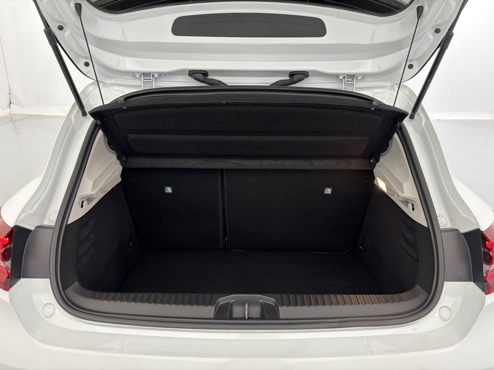 Vente en ligne Renault Clio 5 Clio E-Tech full hybrid 145 au prix de 15 490 €