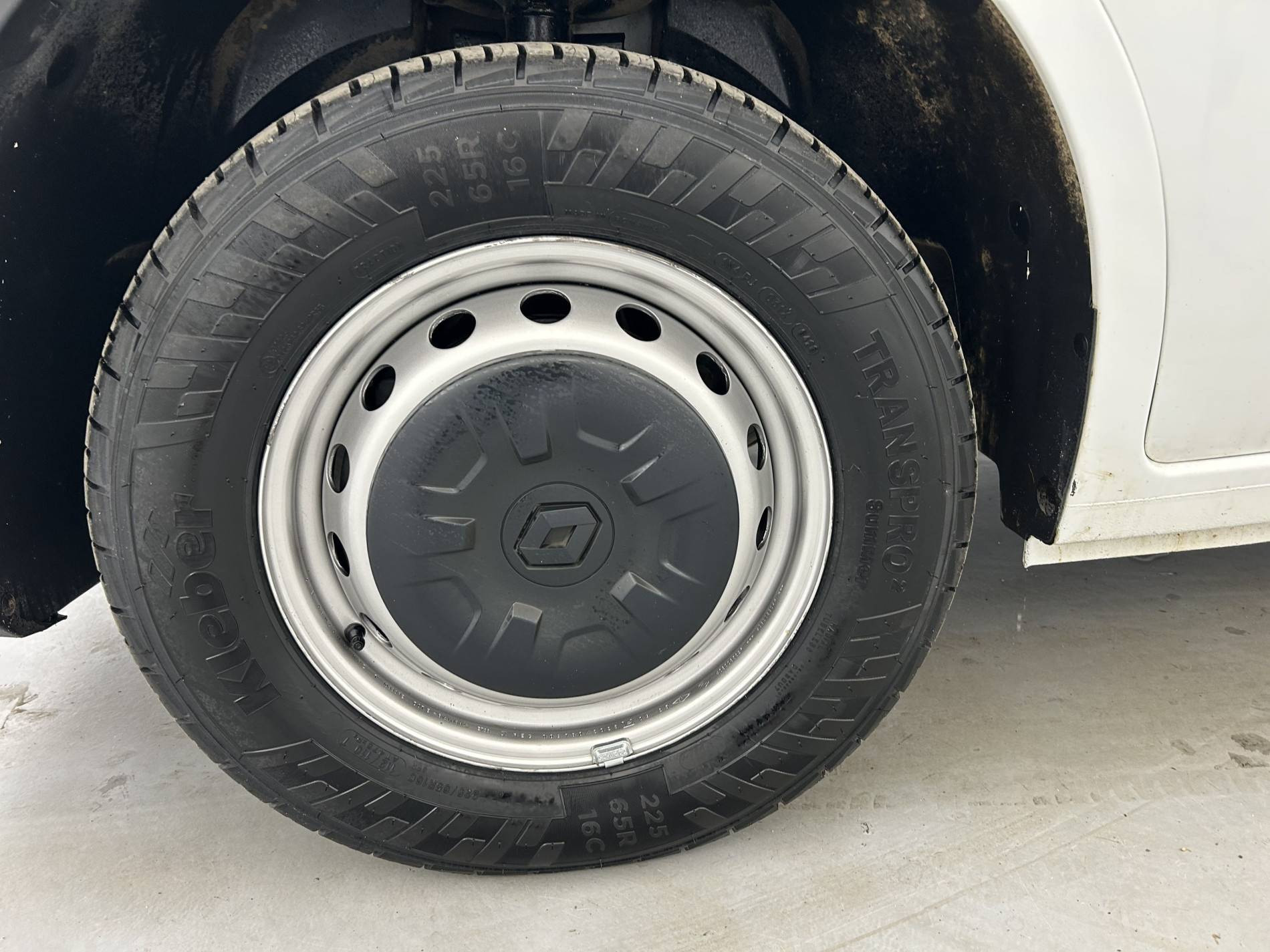 Vente en ligne Renault Master Fourgon MASTER FGN TRAC F3500 L2H2 BLUE DCI 135 au prix de 22 390 €