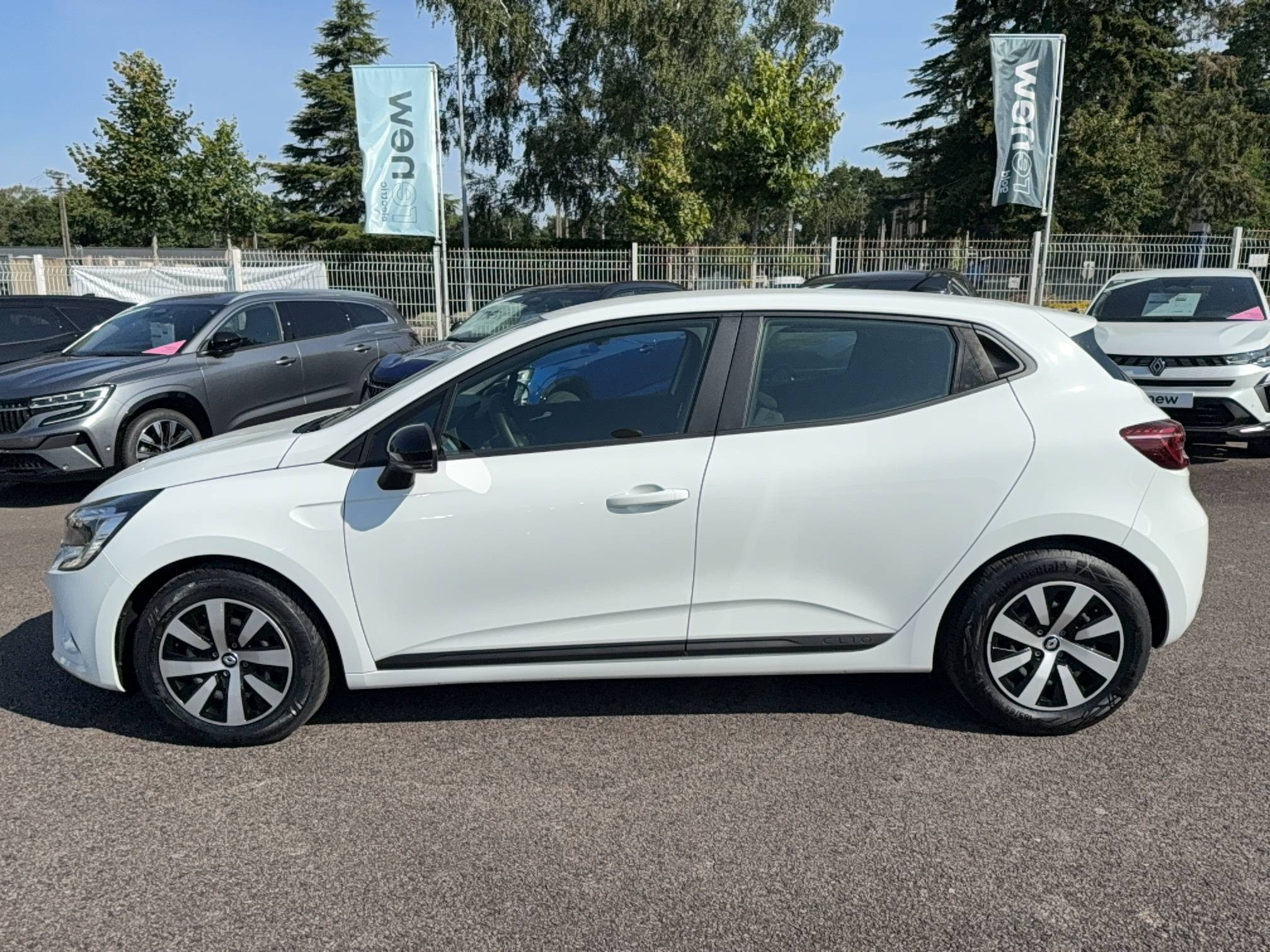 Vente en ligne Renault Clio 5 Clio E-Tech full hybrid 145 au prix de 16 690 €