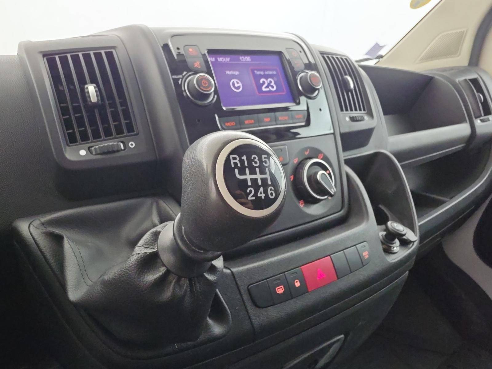 Vente en ligne Peugeot Boxer Fourgon BOXER TOLE 330 L1H1 BLUEHDI 120 S&S au prix de 17 990 €