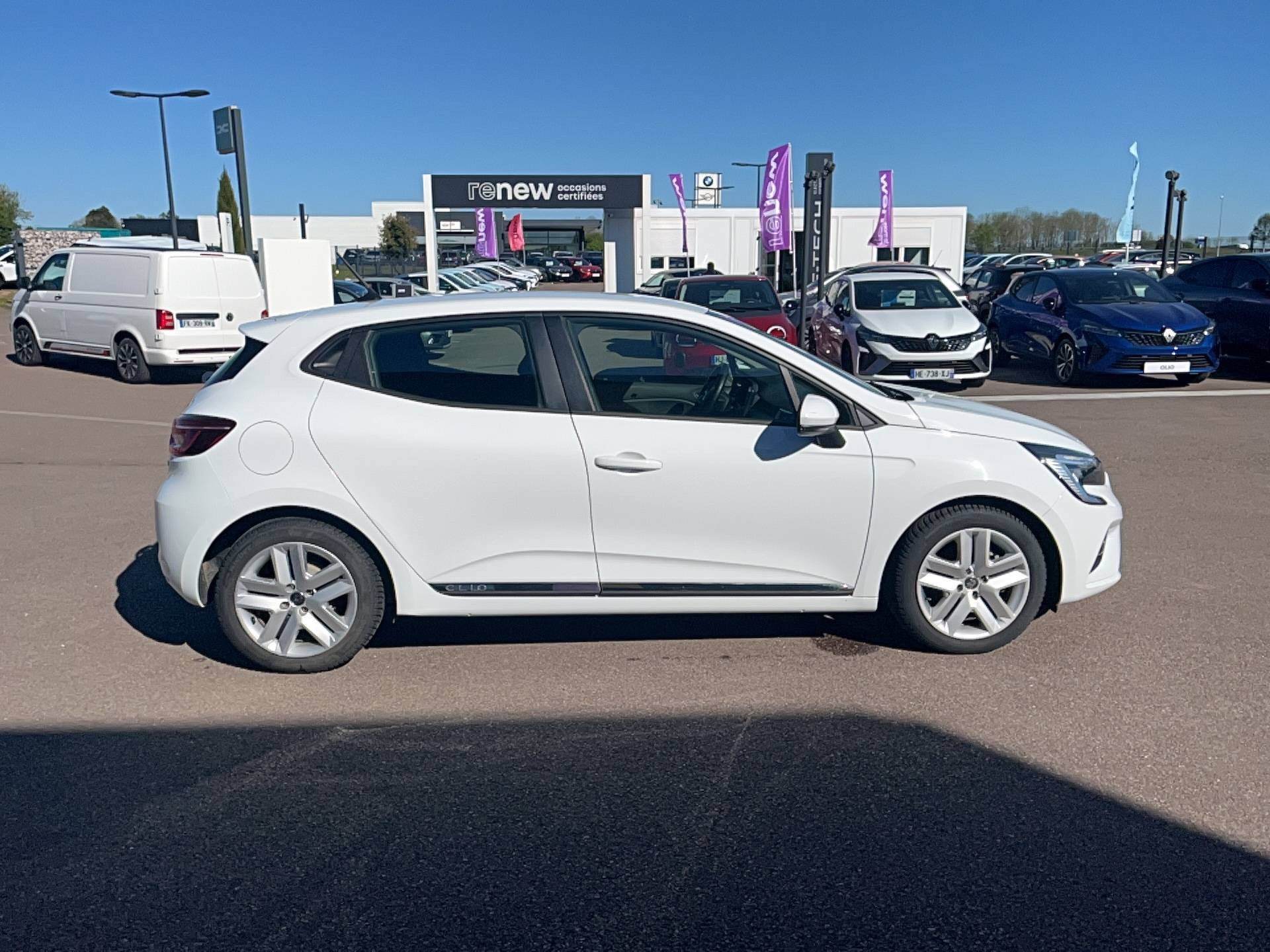 Vente en ligne Renault Clio 5 Clio E-Tech 140 - 21N au prix de 15 491 €