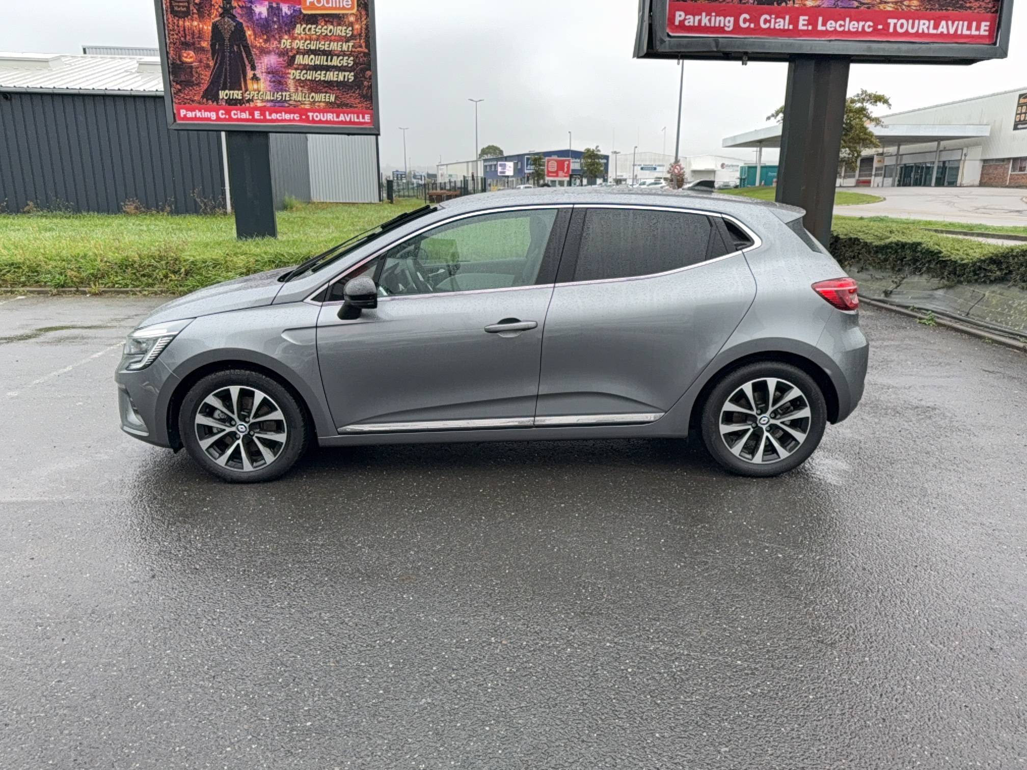 Vente en ligne Renault Clio 5 Clio E-Tech full hybrid 145 au prix de 15 990 €