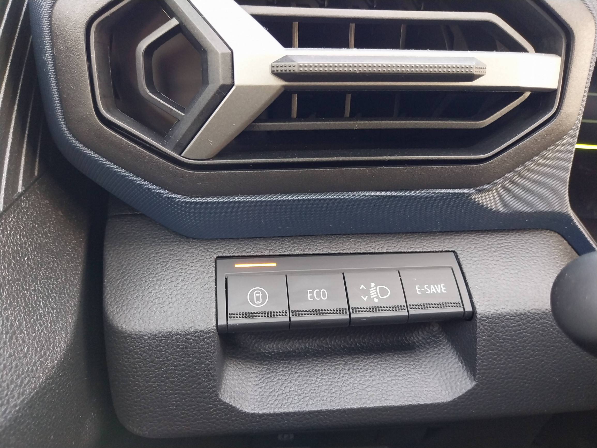 Vente en ligne Dacia Duster  Hybrid 140 au prix de 27 290 €