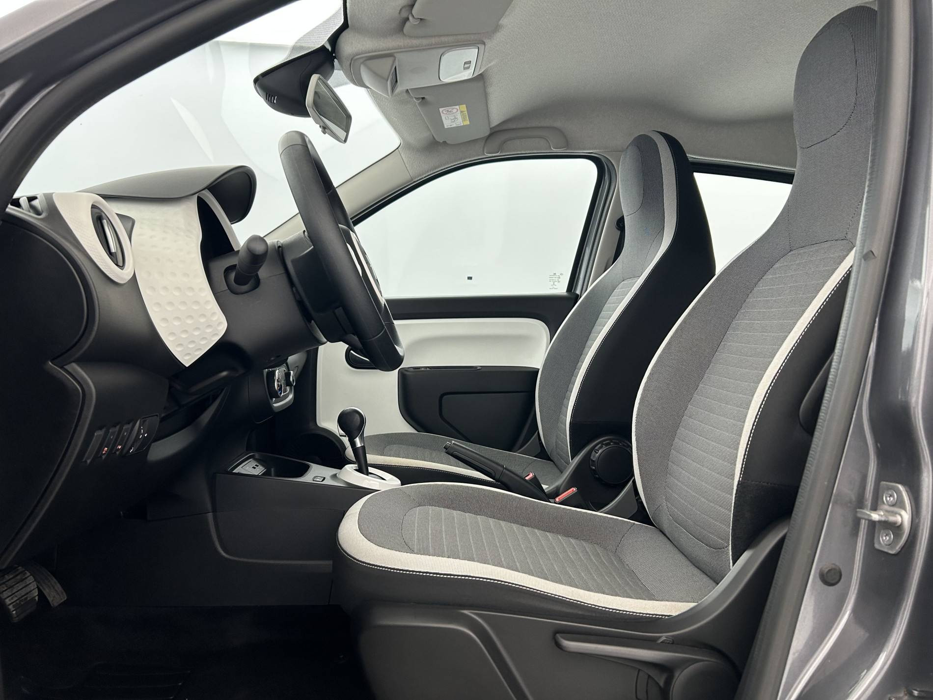 Vente en ligne Renault Twingo Electrique Twingo III E-Tech au prix de 11 990 €