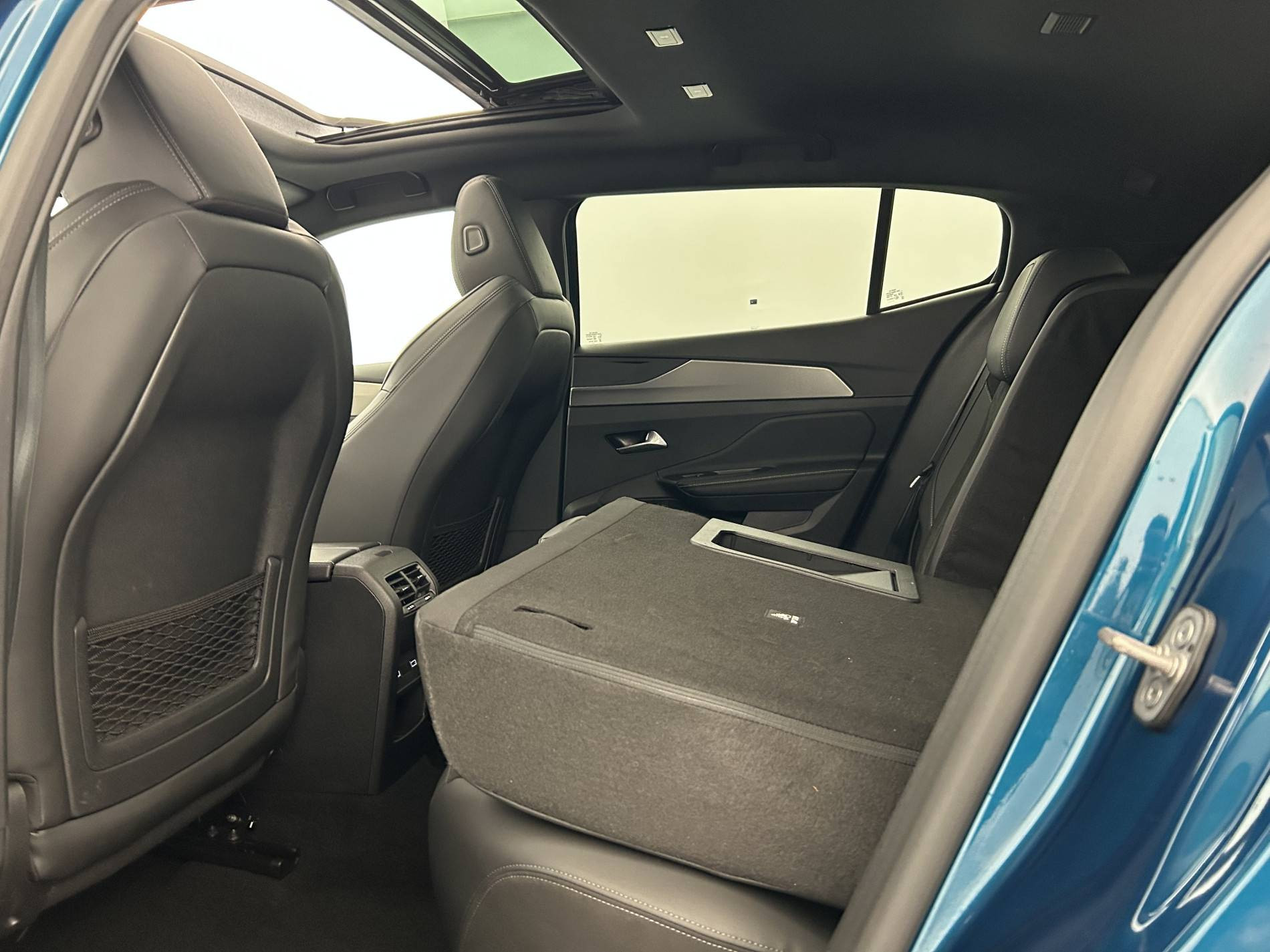 Vente en ligne Peugeot 408  PHEV 180 e-EAT8 au prix de 20 490 €
