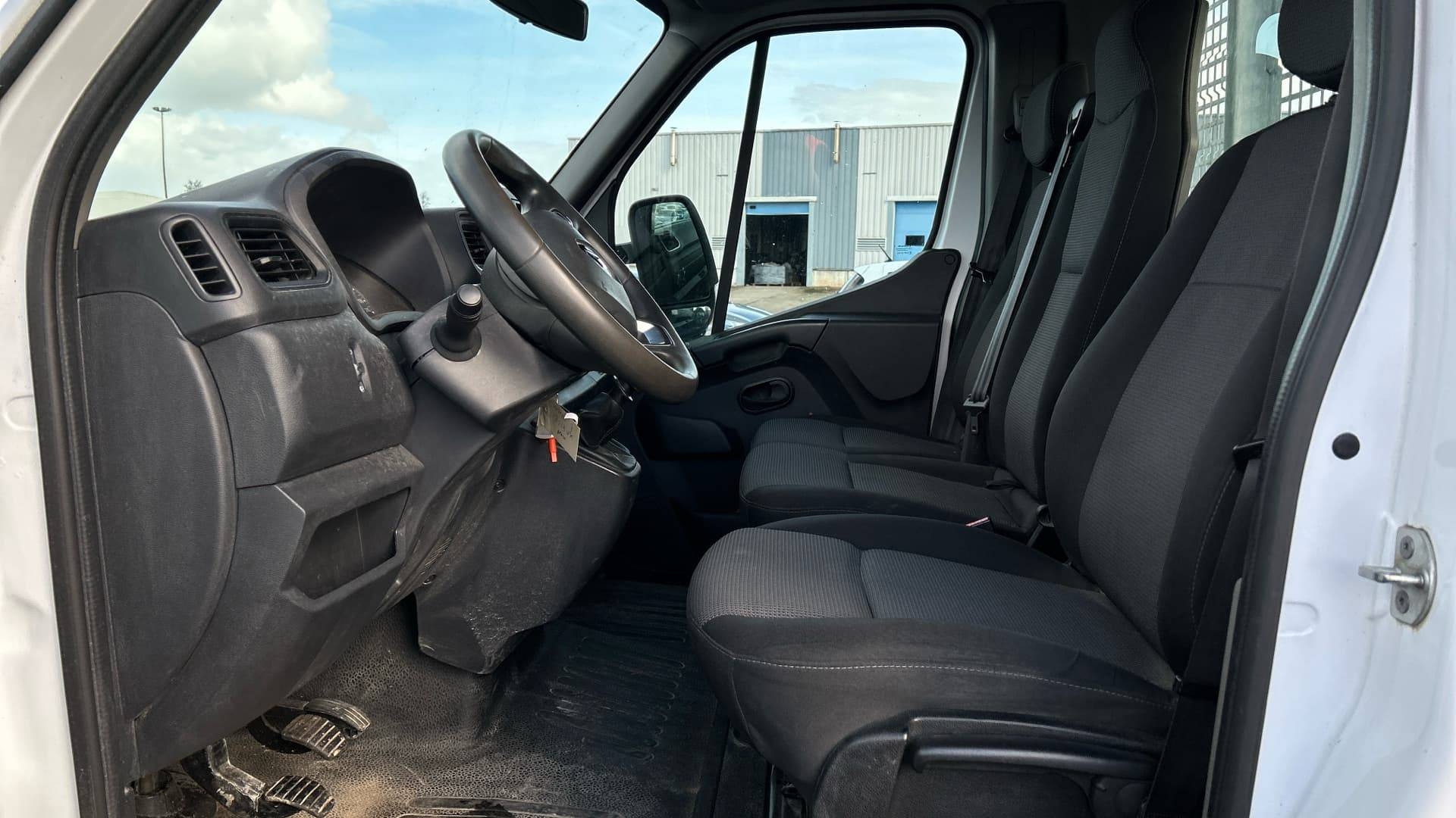 Vente en ligne Renault Master 3 Châssis Cabine MASTER CC PROP RJ3500 PAF AR COURT L2 DCI 130 au prix de 26 990 €