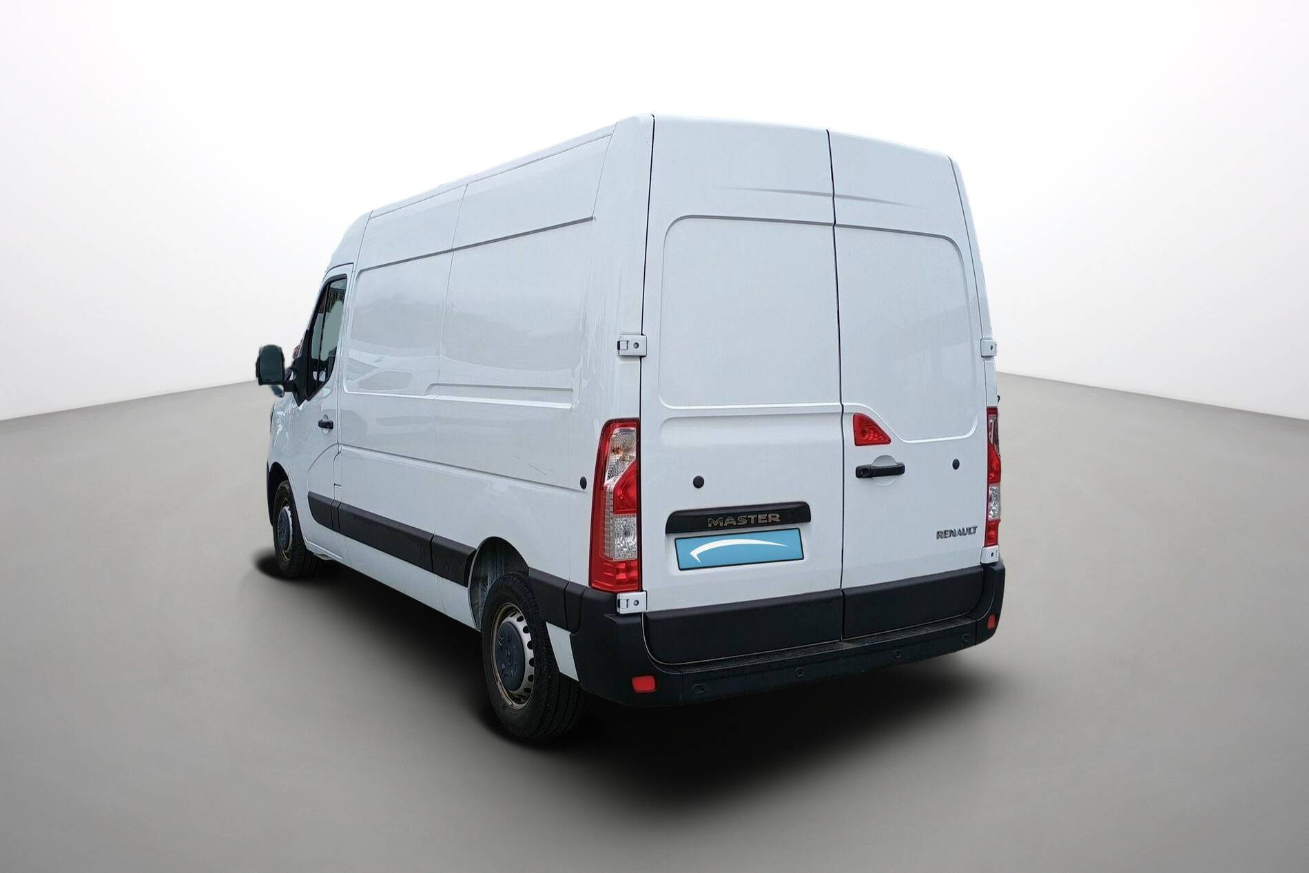 Vente en ligne Renault Master Fourgon MASTER FGN TRAC F3500 L2H2 BLUE DCI 135 au prix de 25 490 €