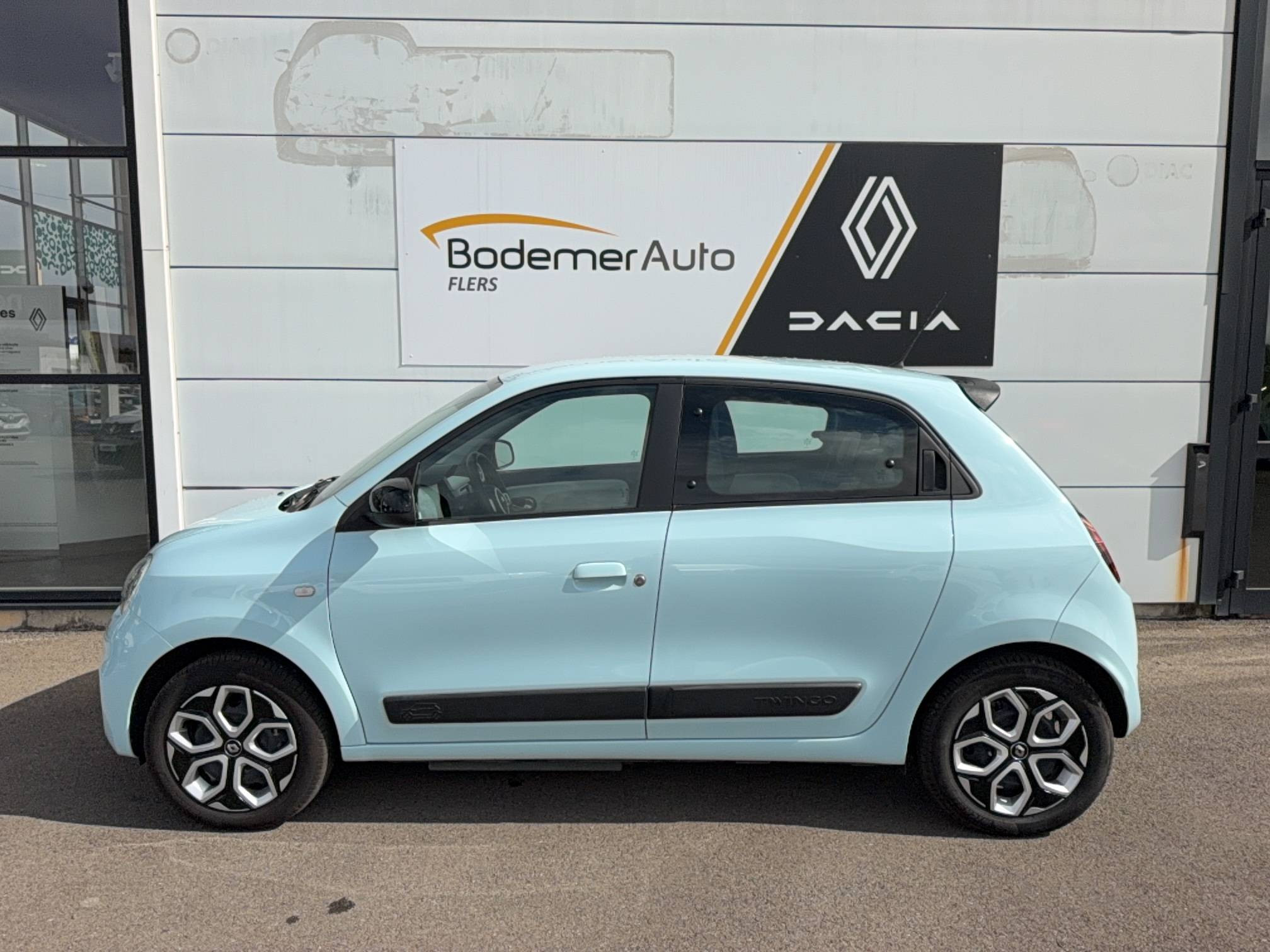 Vente en ligne Renault Twingo Electrique Twingo III E-Tech au prix de 13 490 €