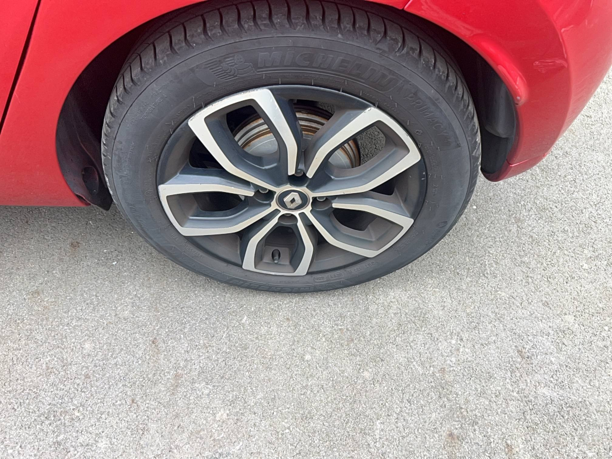 Vente en ligne Renault Clio 4 Clio TCe 90 E6C au prix de 10 590 €