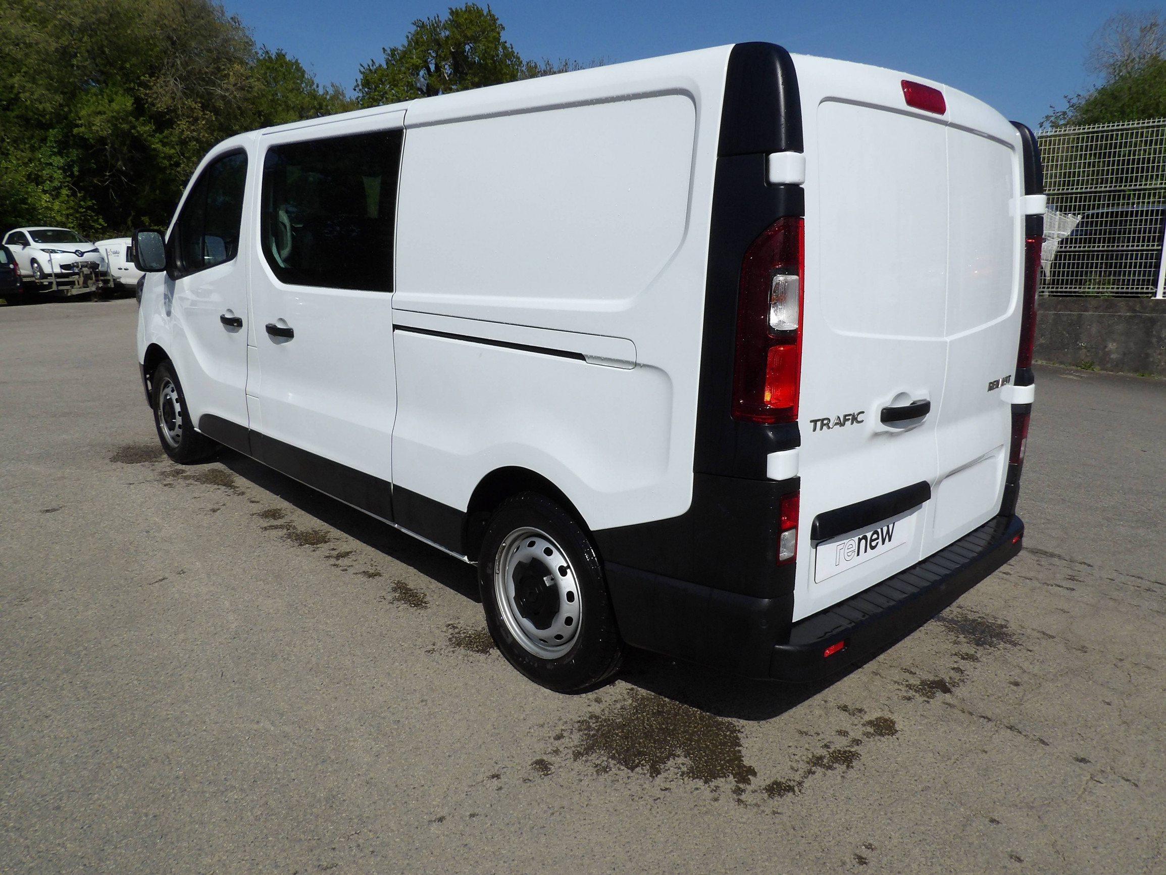 Vente en ligne Renault Trafic Cabine Approfondie TRAFIC CA L2H1 3000 KG BLUE DCI 130 au prix de 24 999 €