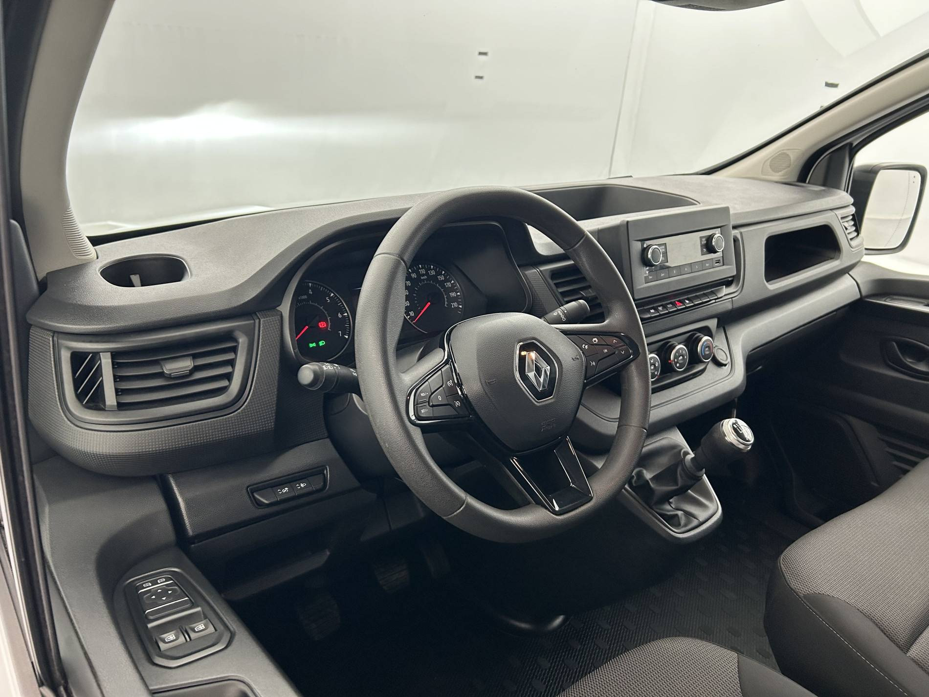 Vente en ligne Renault Trafic 3 Fourgon TRAFIC FGN L2H1 3000 KG BLUE DCI 130 au prix de 22 790 €