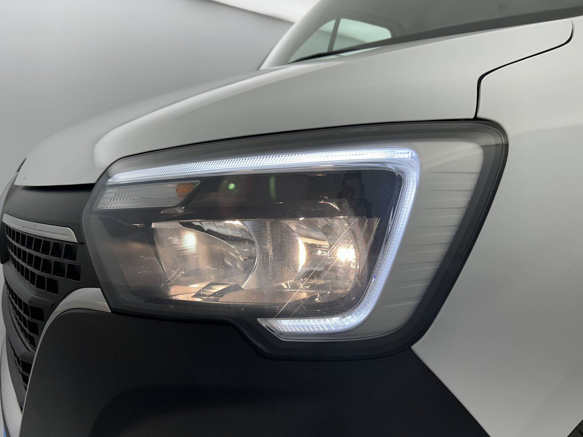 Vente en ligne Renault Master Fourgon MASTER FGN TRAC F3500 L2H2 BLUE DCI 135 au prix de 24 490 €